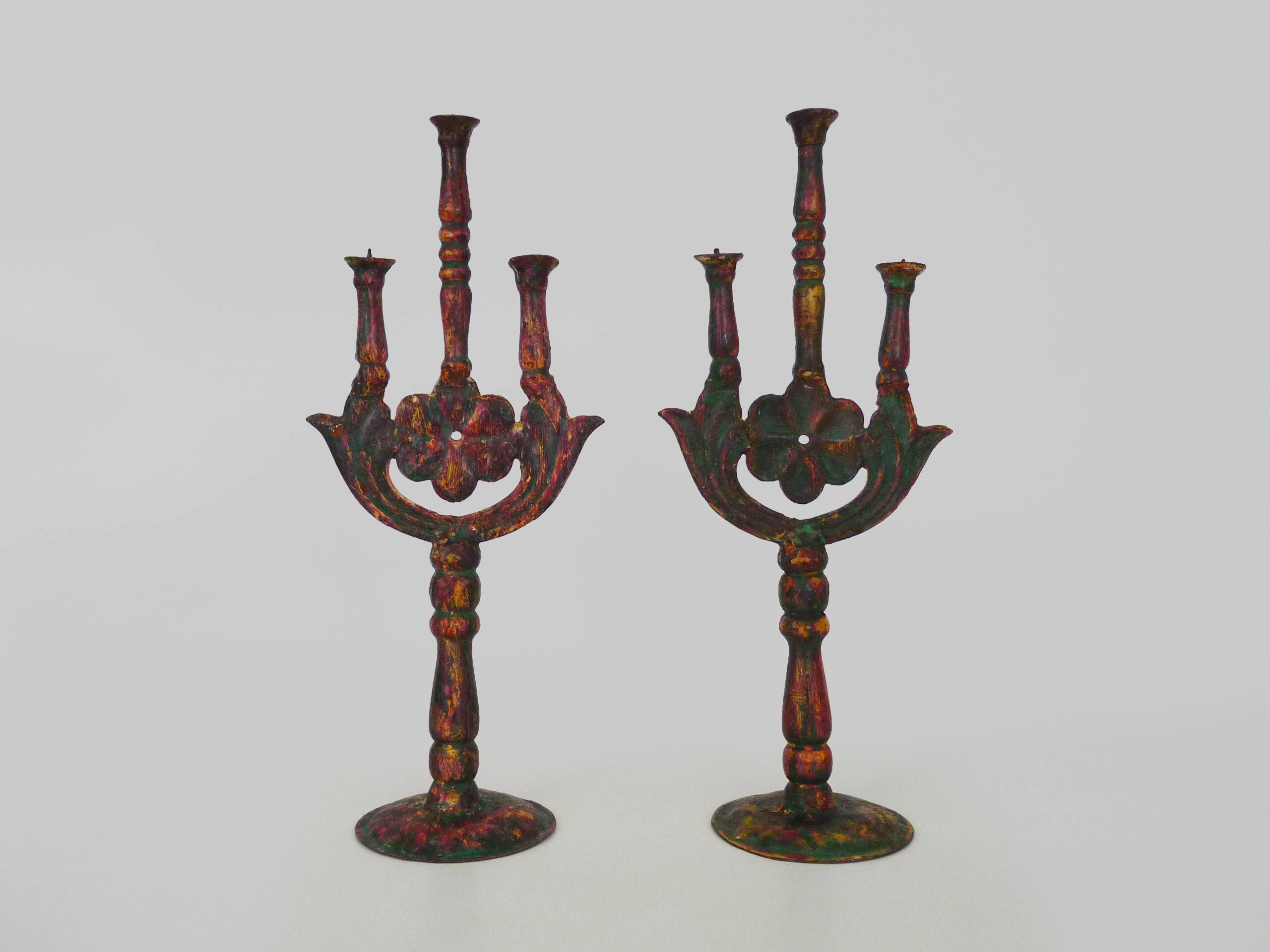 Pair of ethnic Indian candlesticks in vintage metal from the 60s