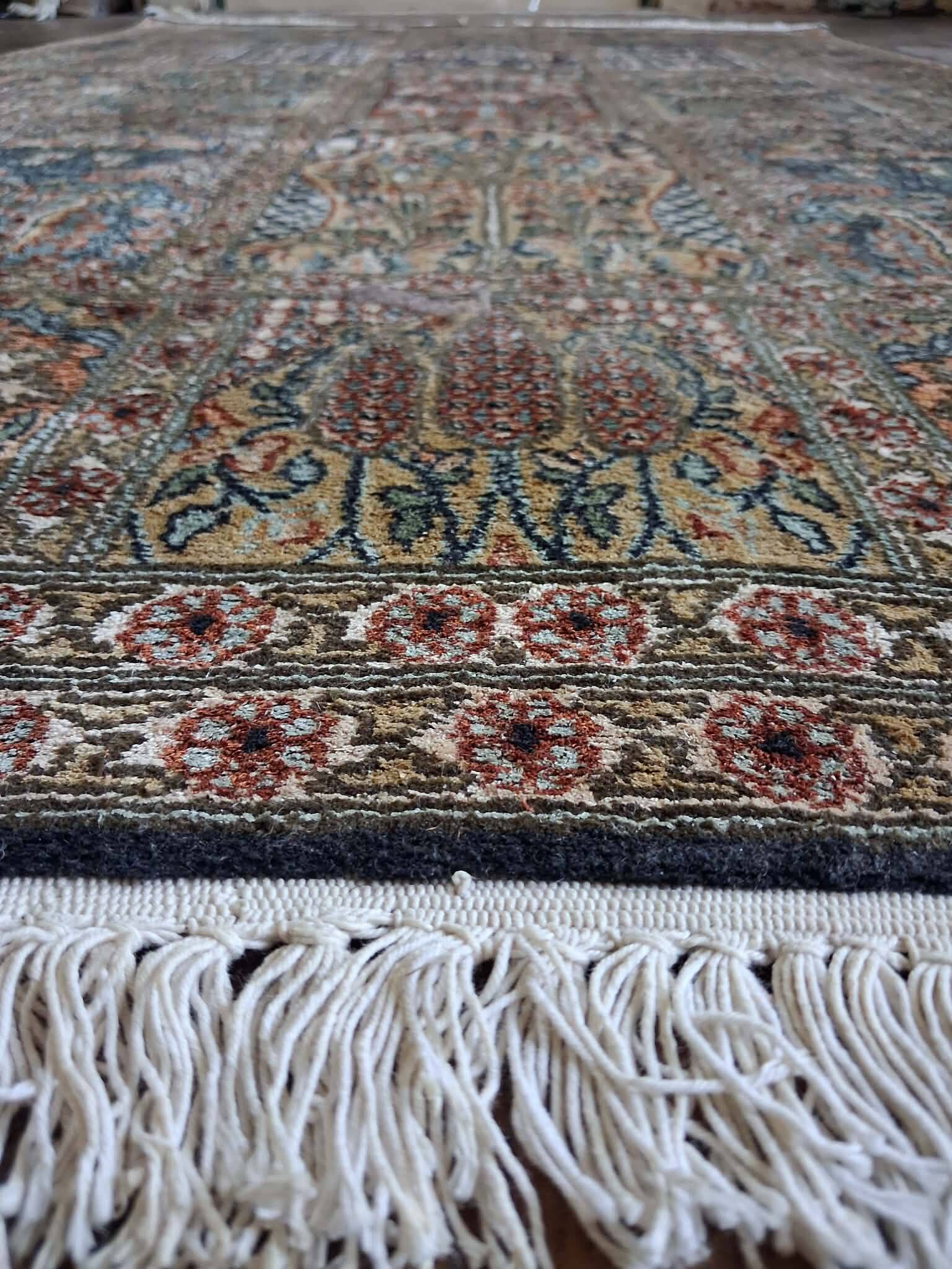 Handmade Indian Kashmiri silk rug 196x122cm