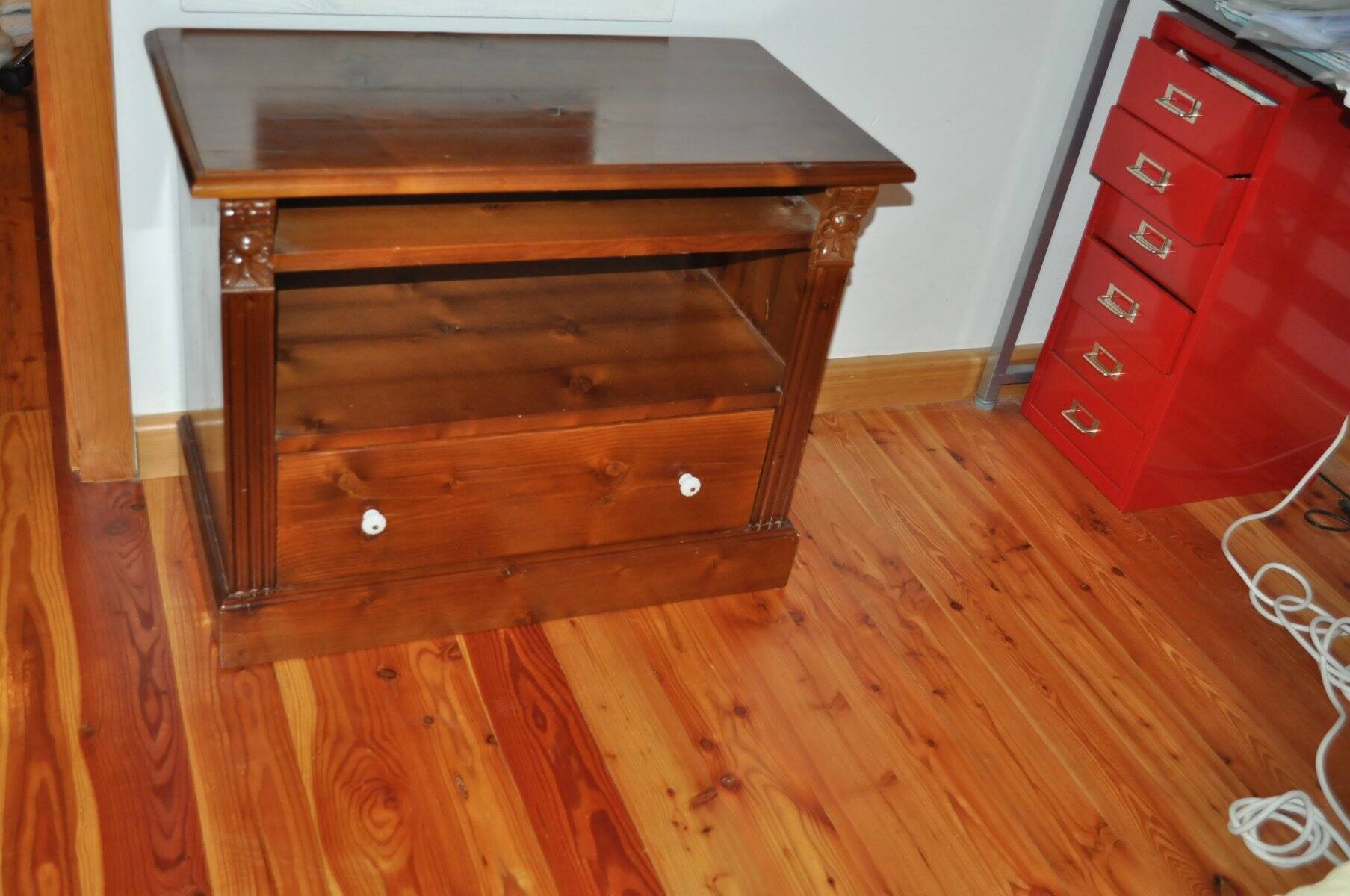 Antique brown pine TV cabinet, carved, with drawer and shelves, traditional style (1890-1919)