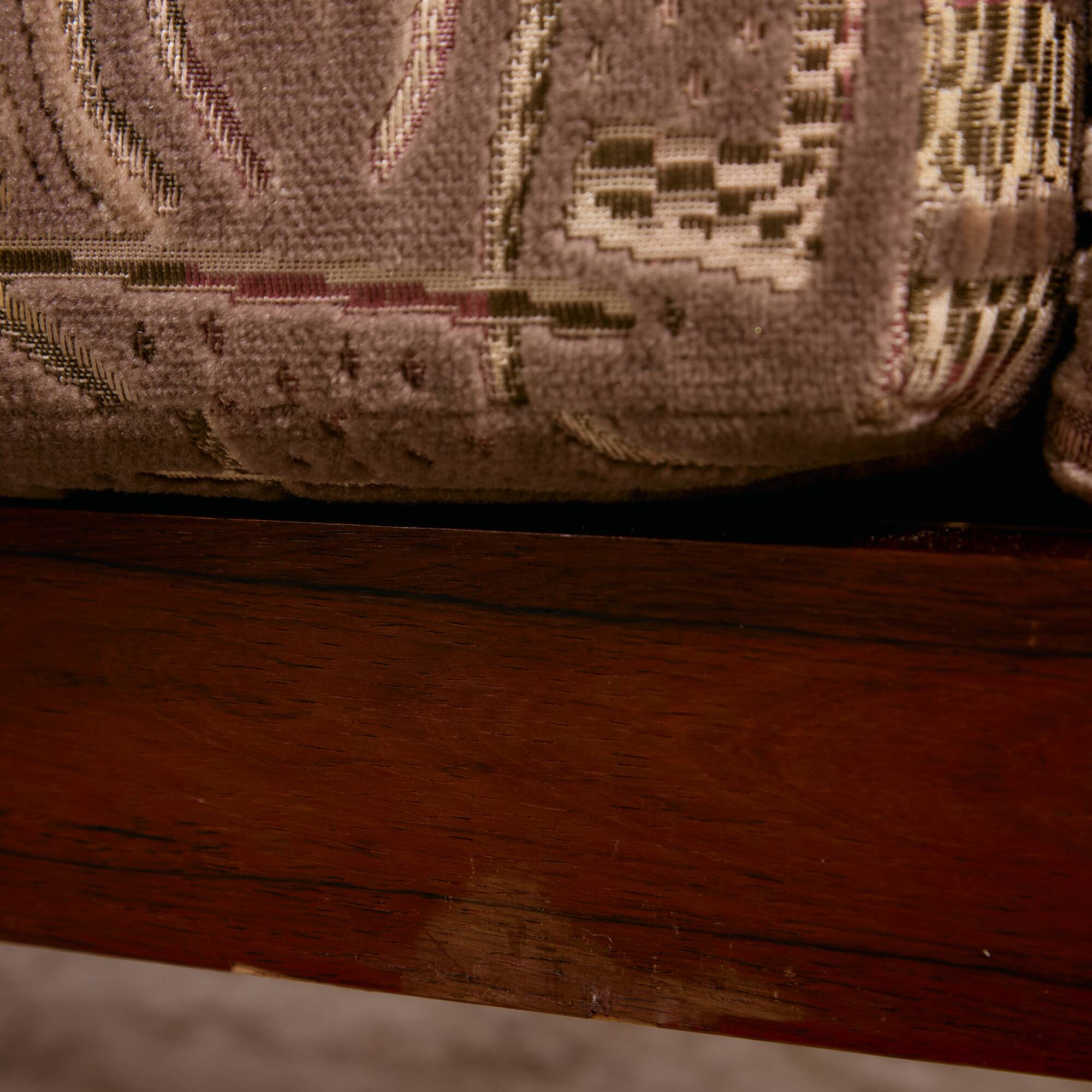 MK11213 Three-seater rosewood sofa