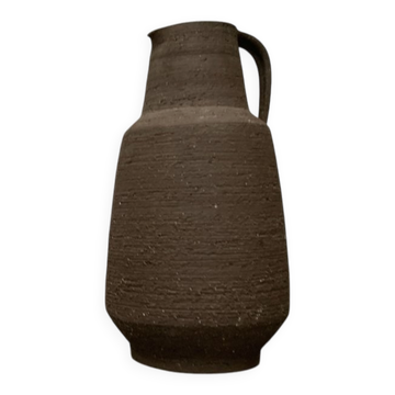 Brutalist German vase on a mid-century stand by Krösselbach Keramik, 1960s.
