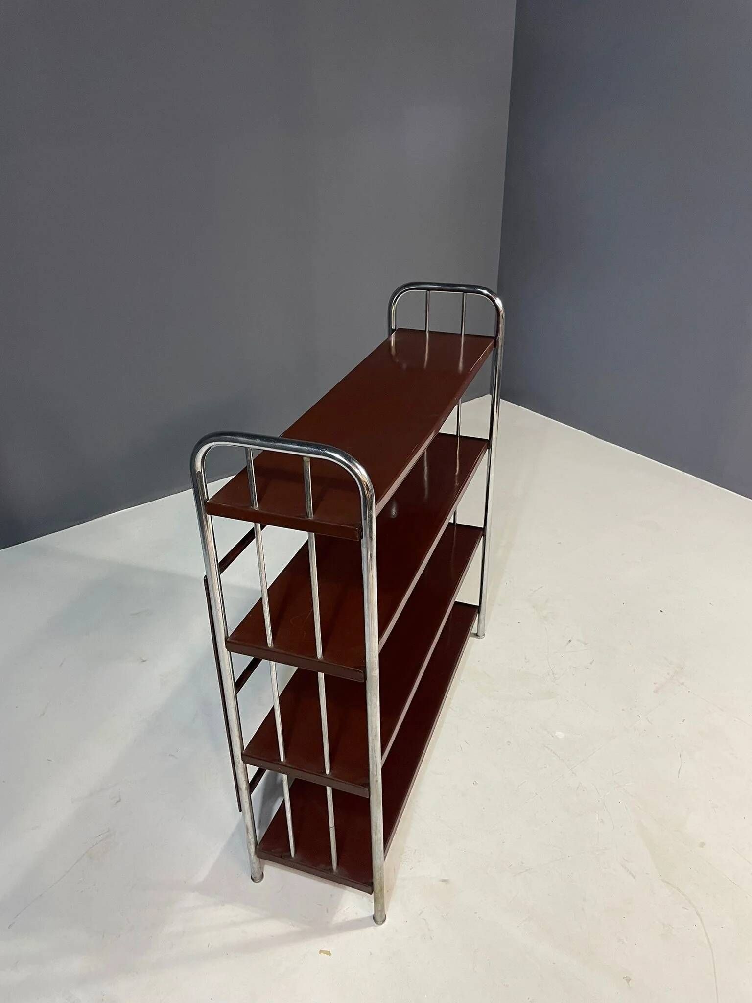 Chromed Bauhaus shelf in bent steel and sheet metal, Europe 1930s