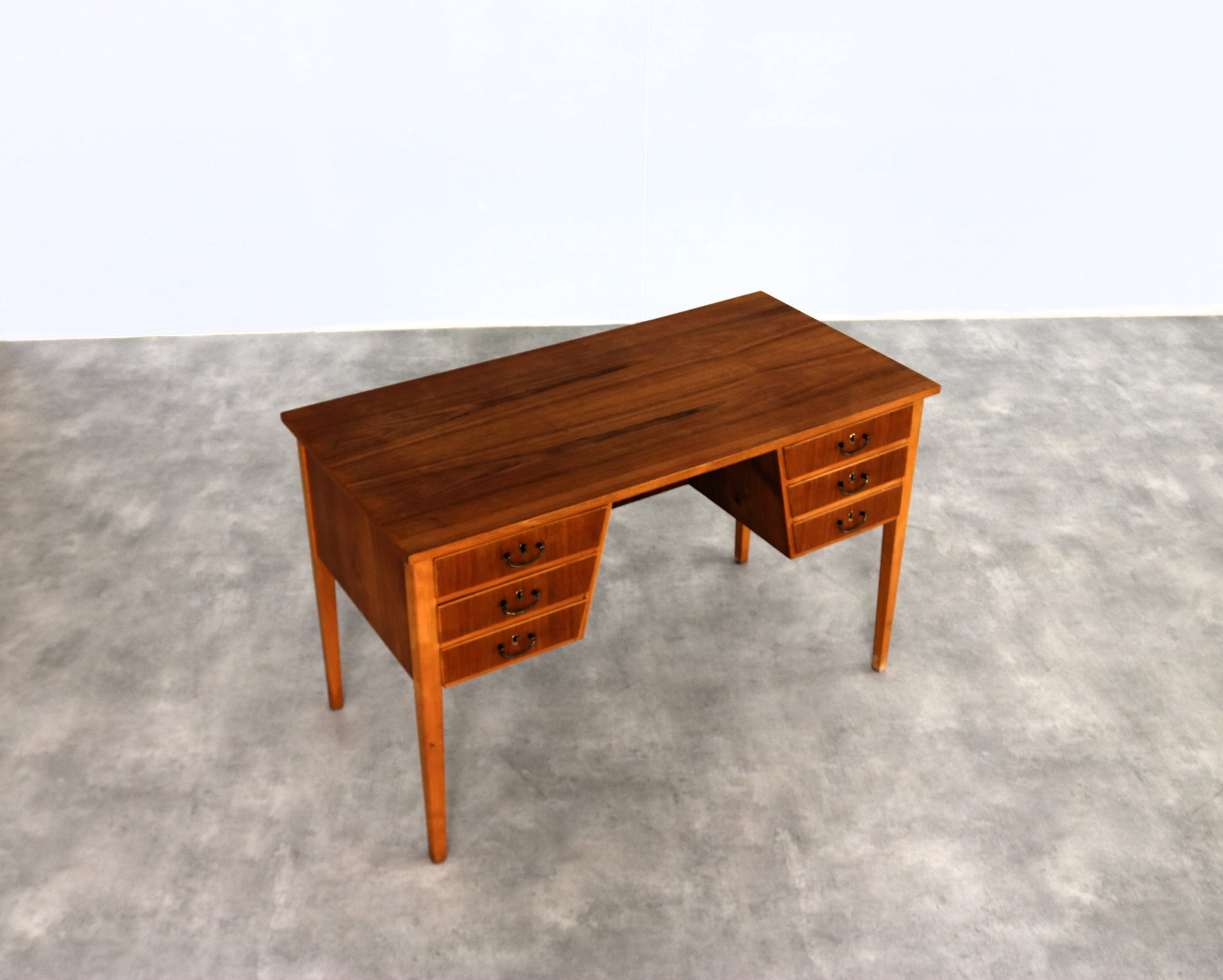 vintage desk | teak | 60s | swedish period | 60s
