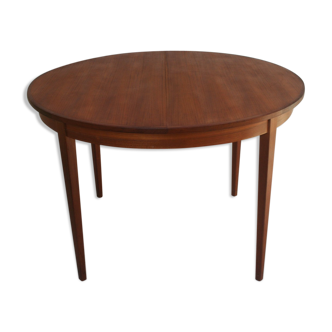 Table scandinave