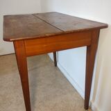 Spindle leg desk
