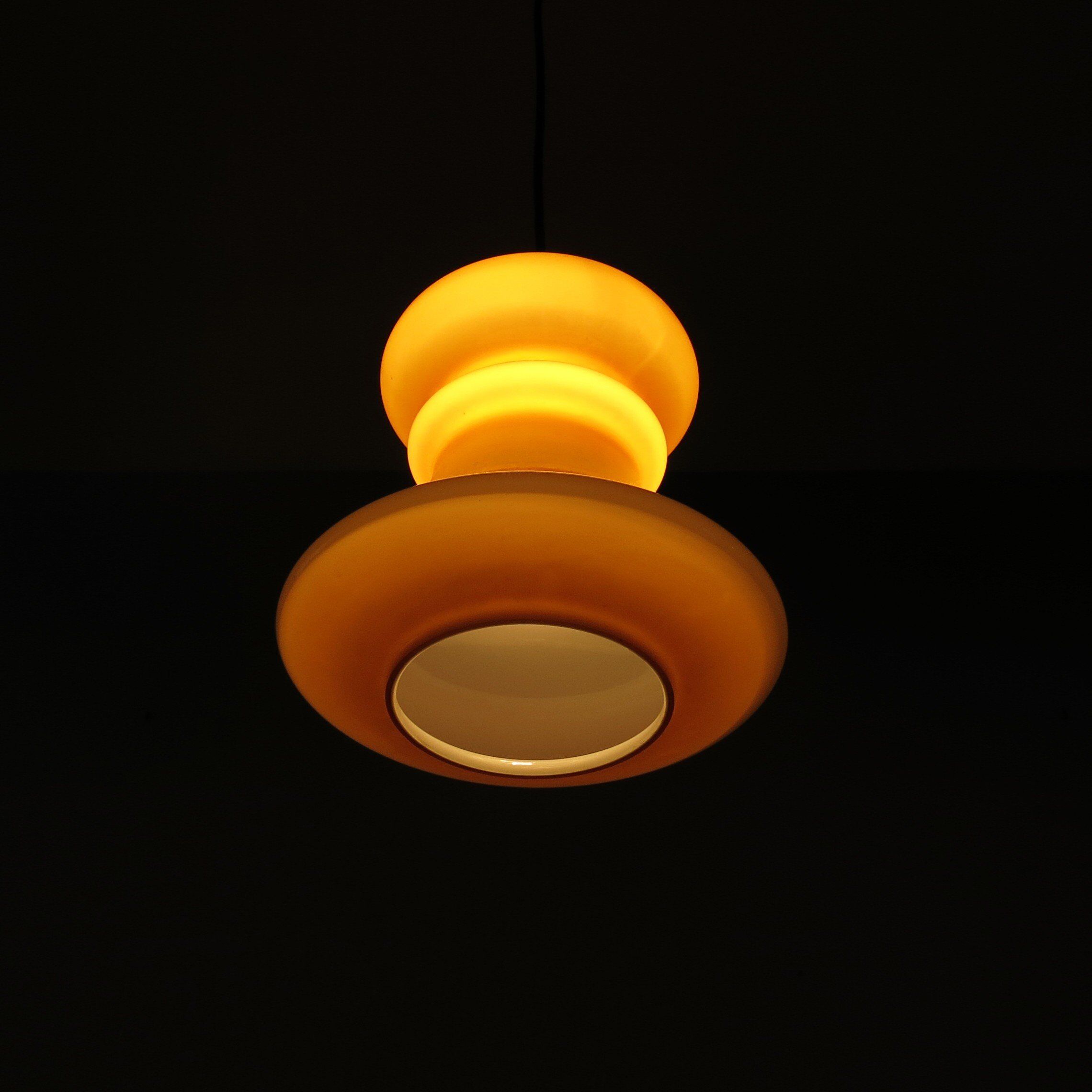 Paire de suspensions vintage en verre opalin années 1960