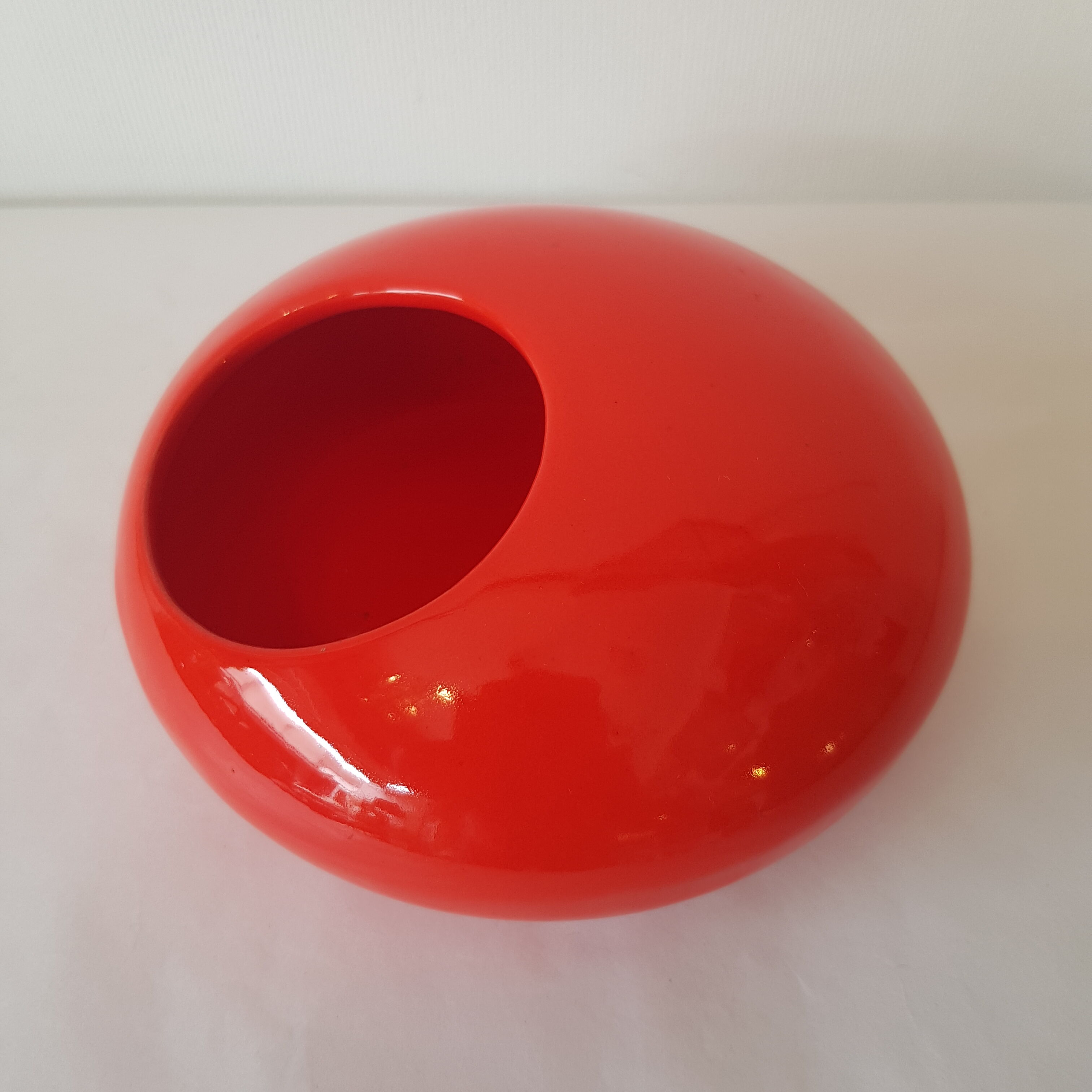 Red ceramic empty-pocket cut 1960s 1970s