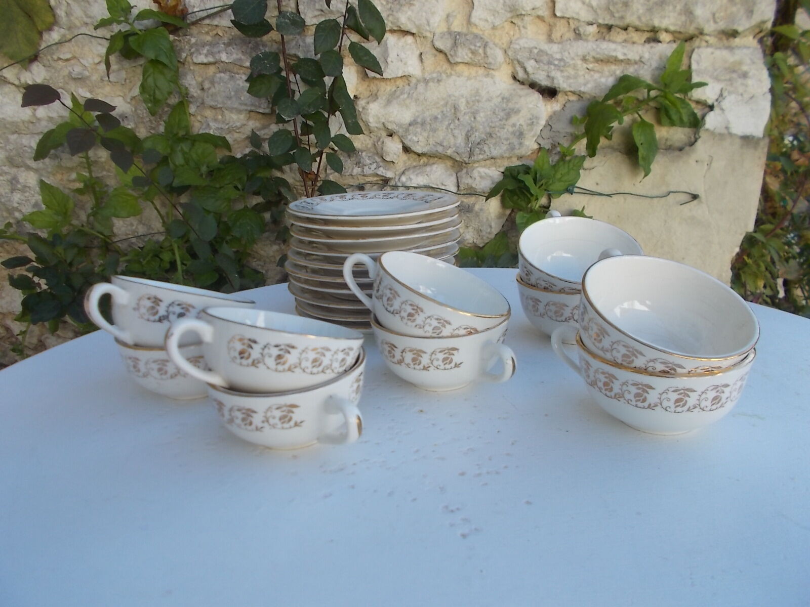 Lot of 10 Sarreguemines cups and saucers.