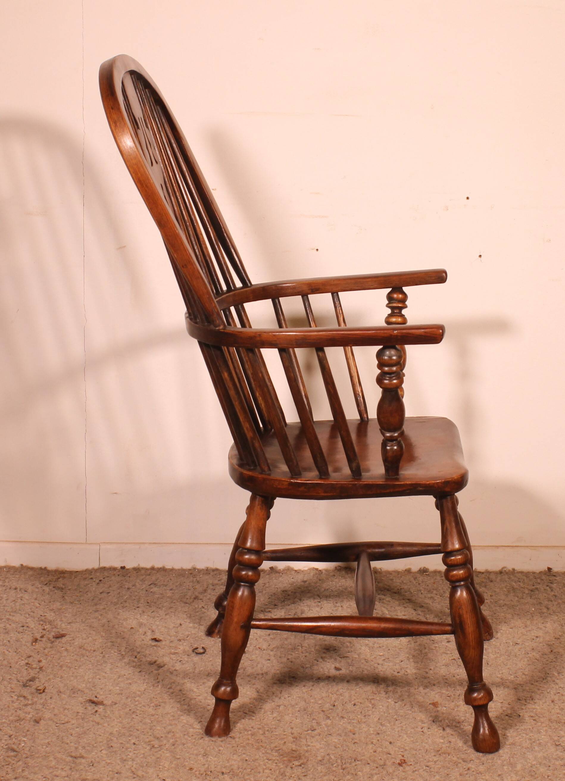 Windsor armchair in ash and elm from the early 19th century