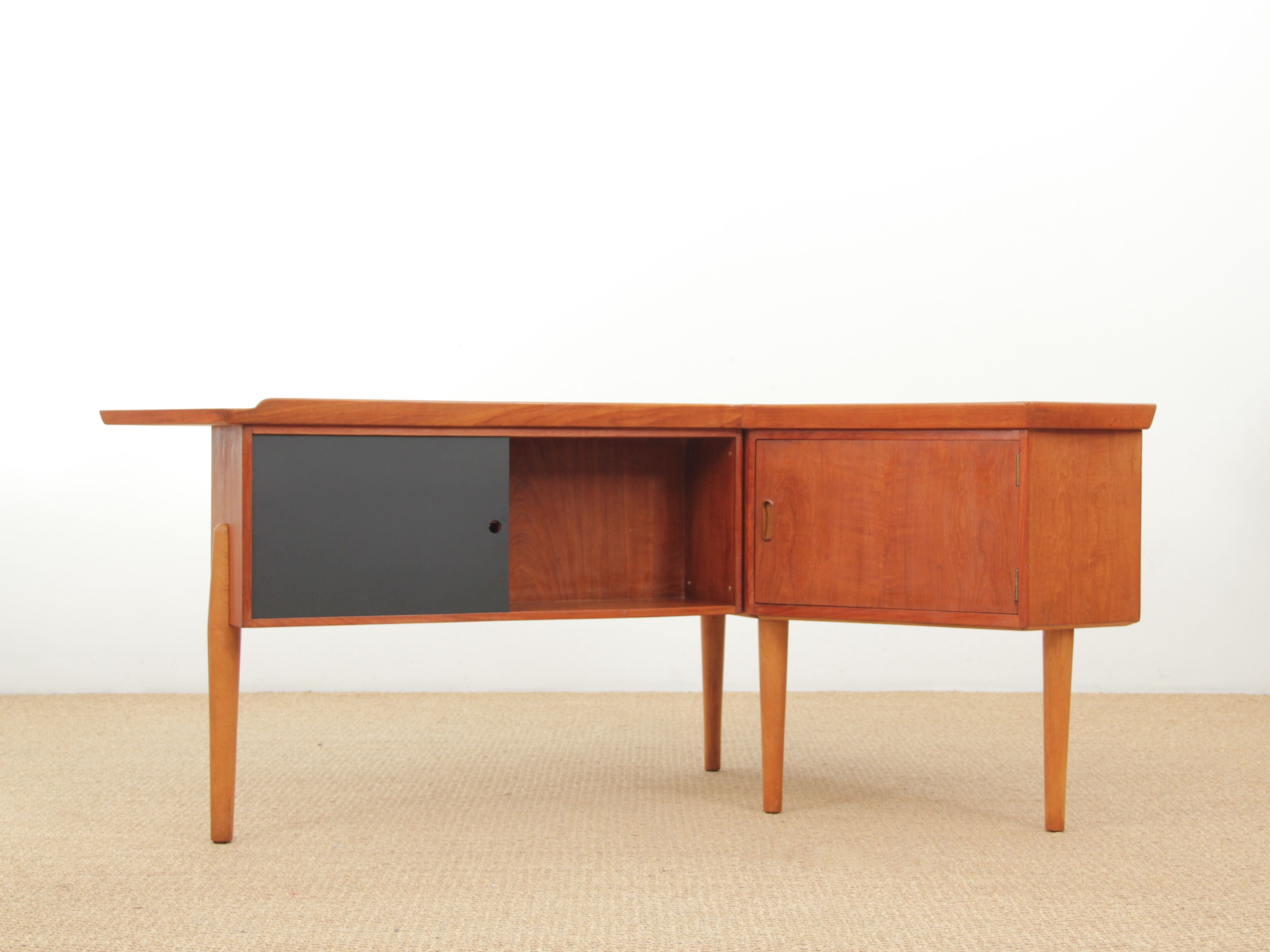 Bureau scandinave boomerang en teck d'Arne Hovmand Olsen