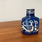 Danish mid-century porcelain vase from the Baca line with bird motif by Nils Thorsson for Aluminia Royal Copenhagen, 1960s.