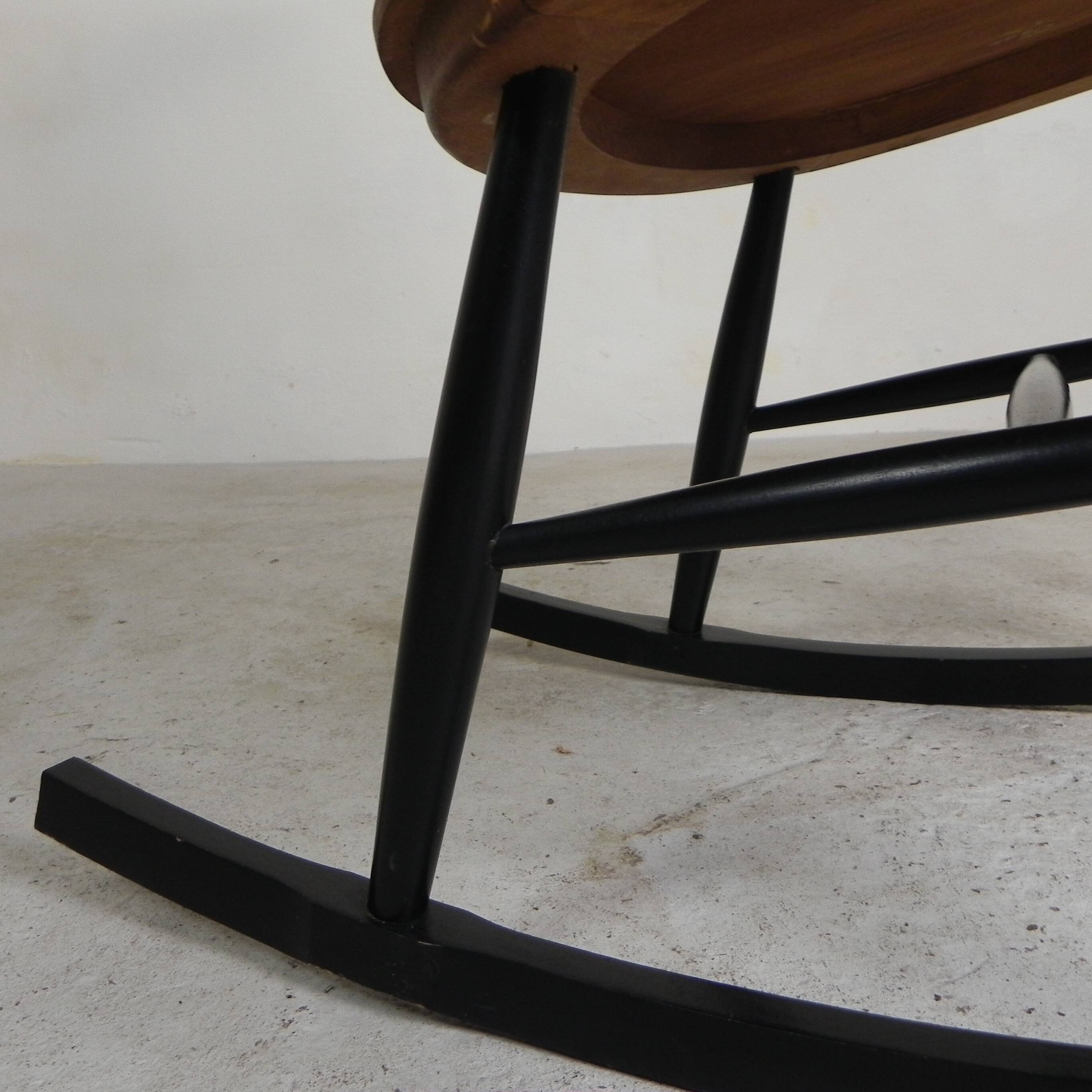 Spindle chair, rocking chair