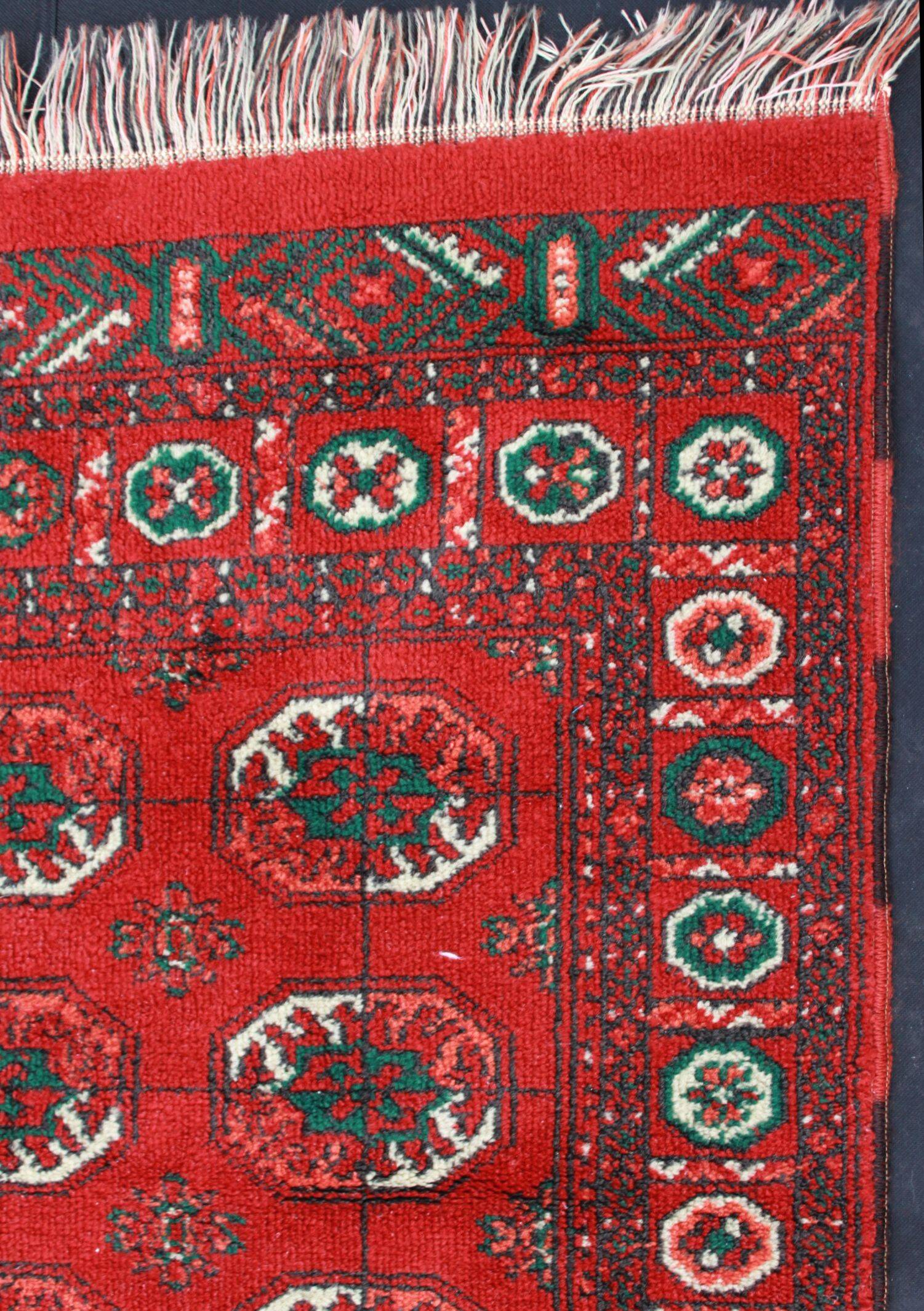 Persian rug, handmade. 100X102 cm.