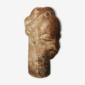 Statuette femme pierre nbigou gabon
