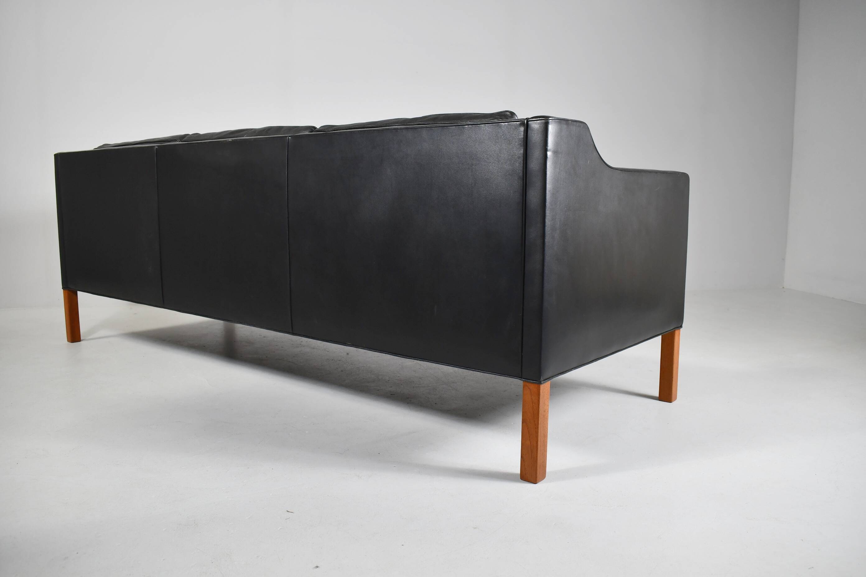 Sofa Model 2213 by Børge Mogensen, Frdericia. Denmark.