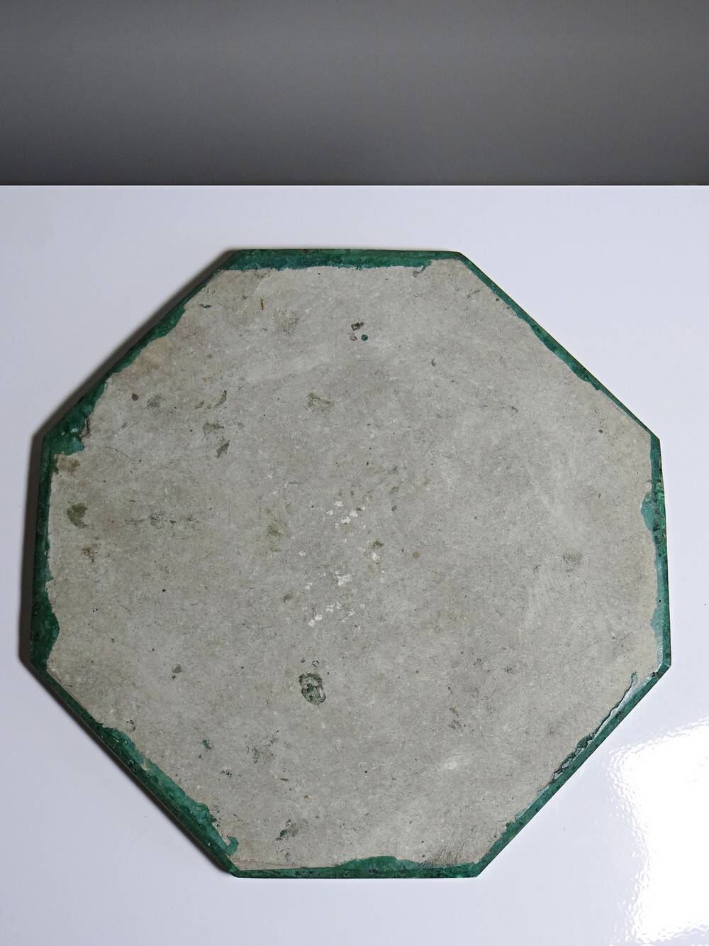 Vintage octagonal solitaire ring in malachite and bakelite from the 1950s-60s