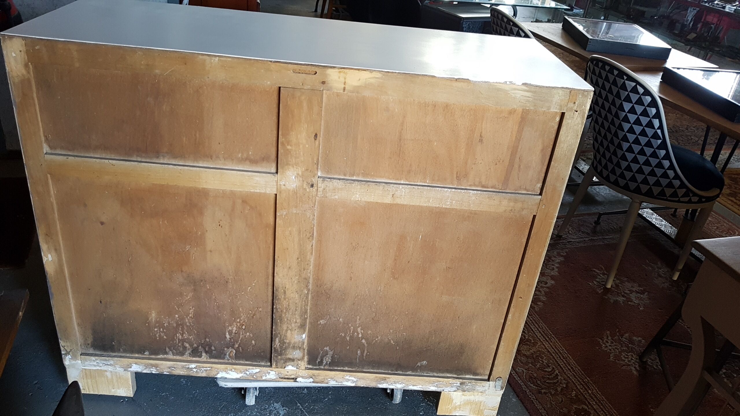 Ancien buffet parisien