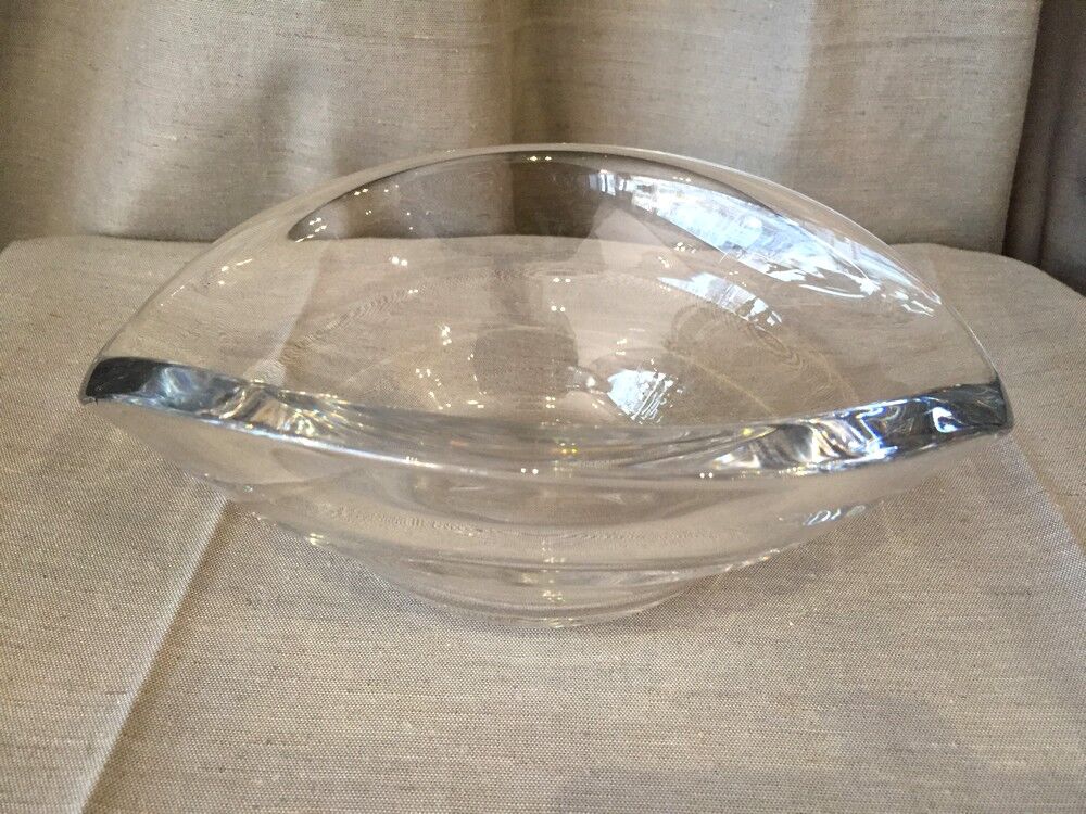 Empty pocket or ashtray crystal art glassmaker st louis in the shape of an eye