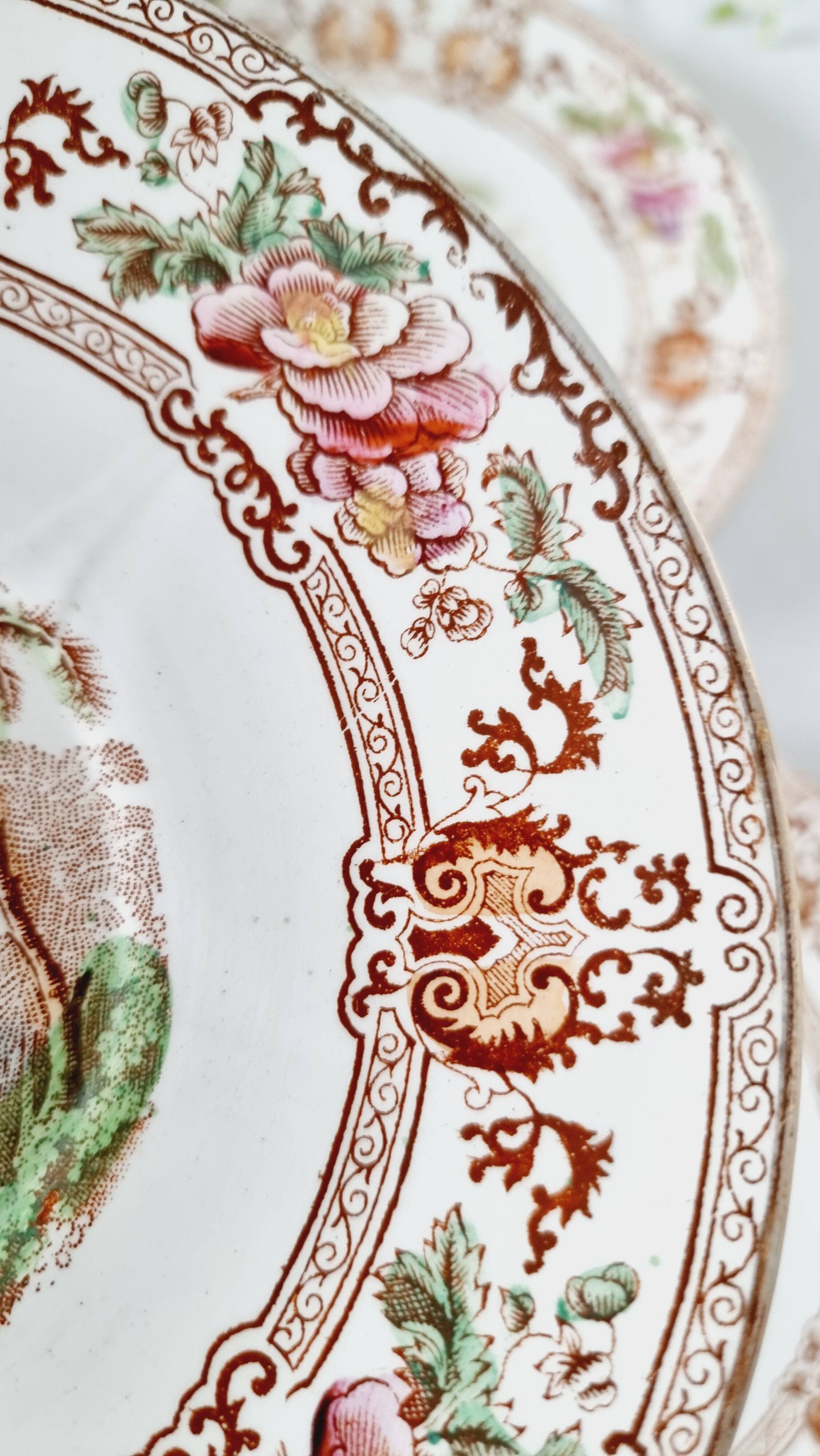 Set of 5 Longwy Cyprus dessert plates, 19th century, with oriental decoration.