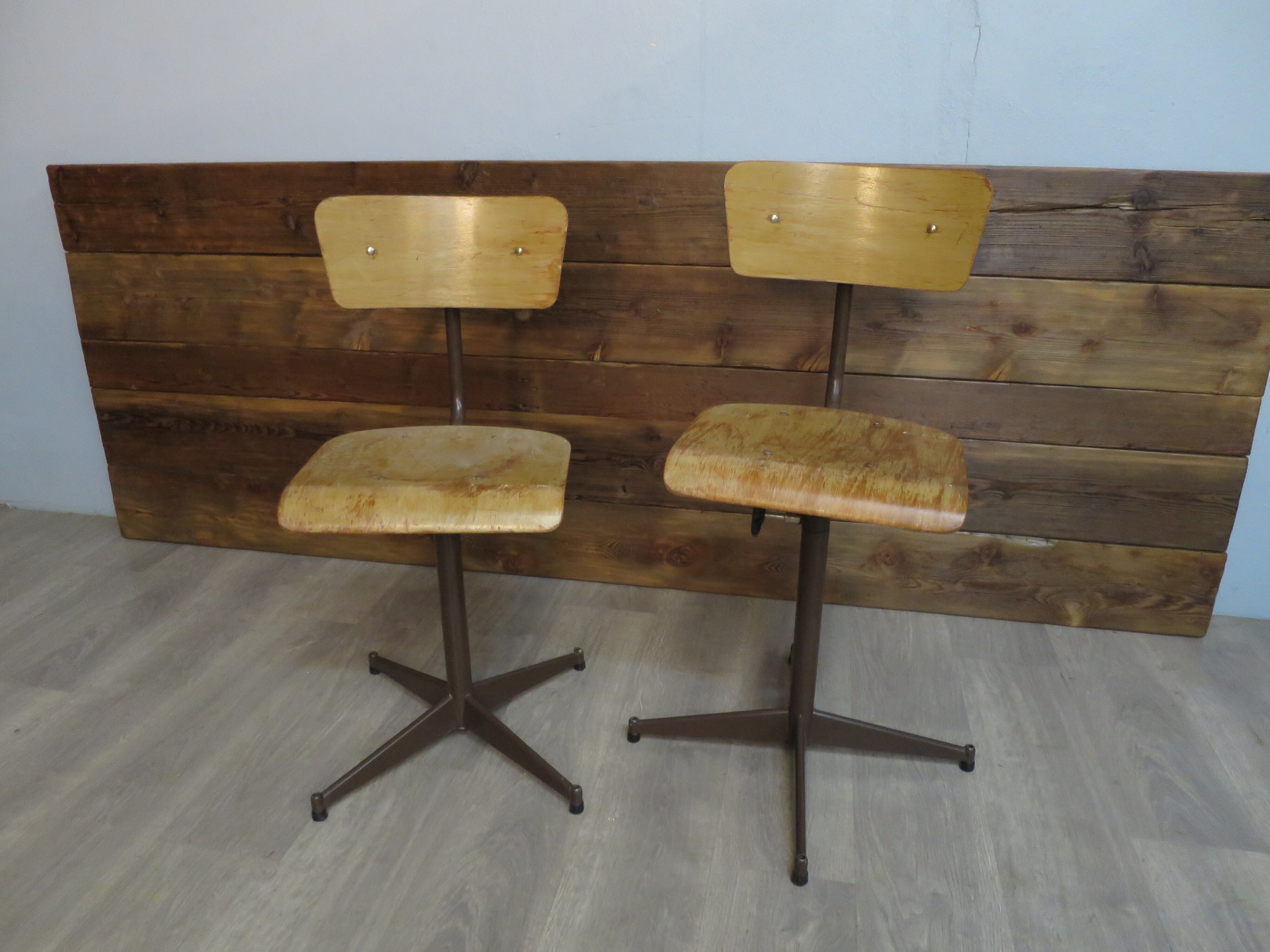 Set de 2 chaises d'atelier vintage pied étoile