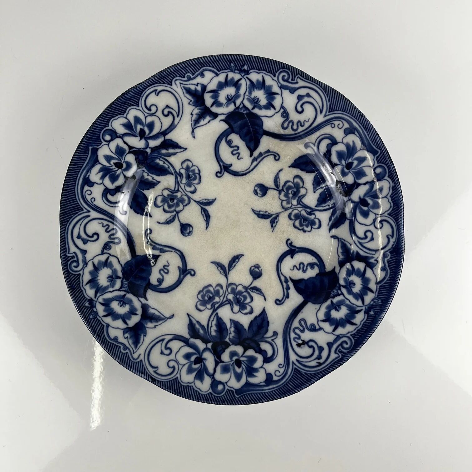 Plate on pedestal in ironstone "Flora" – Creil and Montereau, 19th century, blue