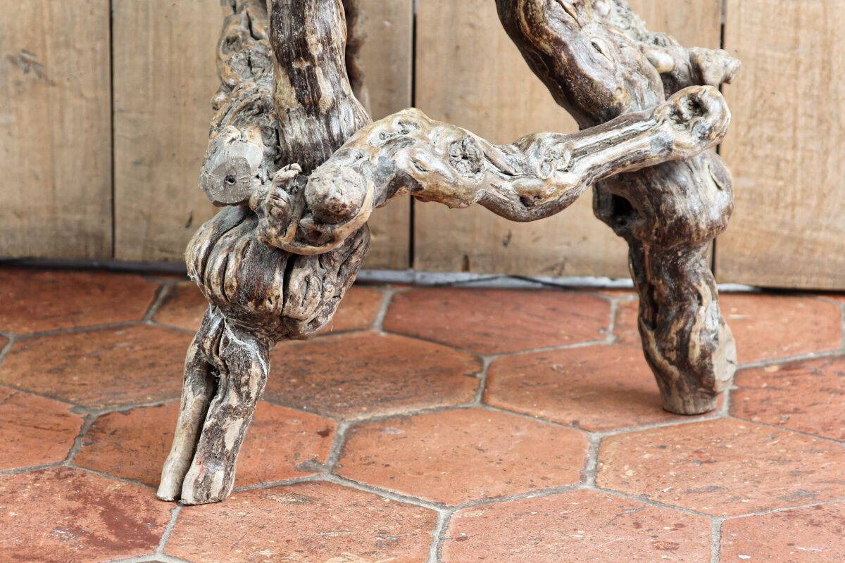Brutalist stool, vines