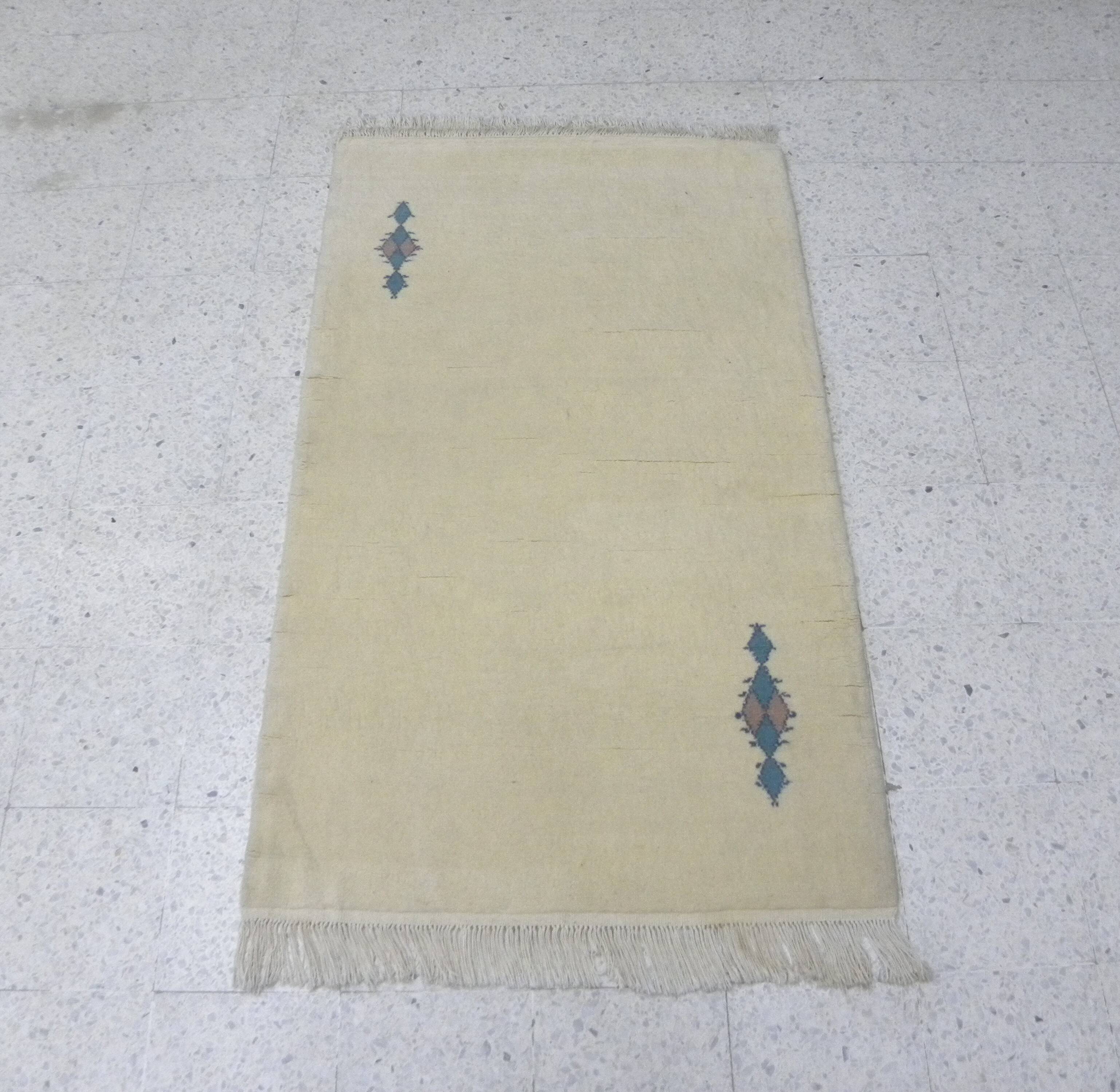 Authentic Beige Berber Rug Minimalist Style Clean Design