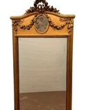 Miroir de style Louis XVI en bois et stuc doré XX siècle