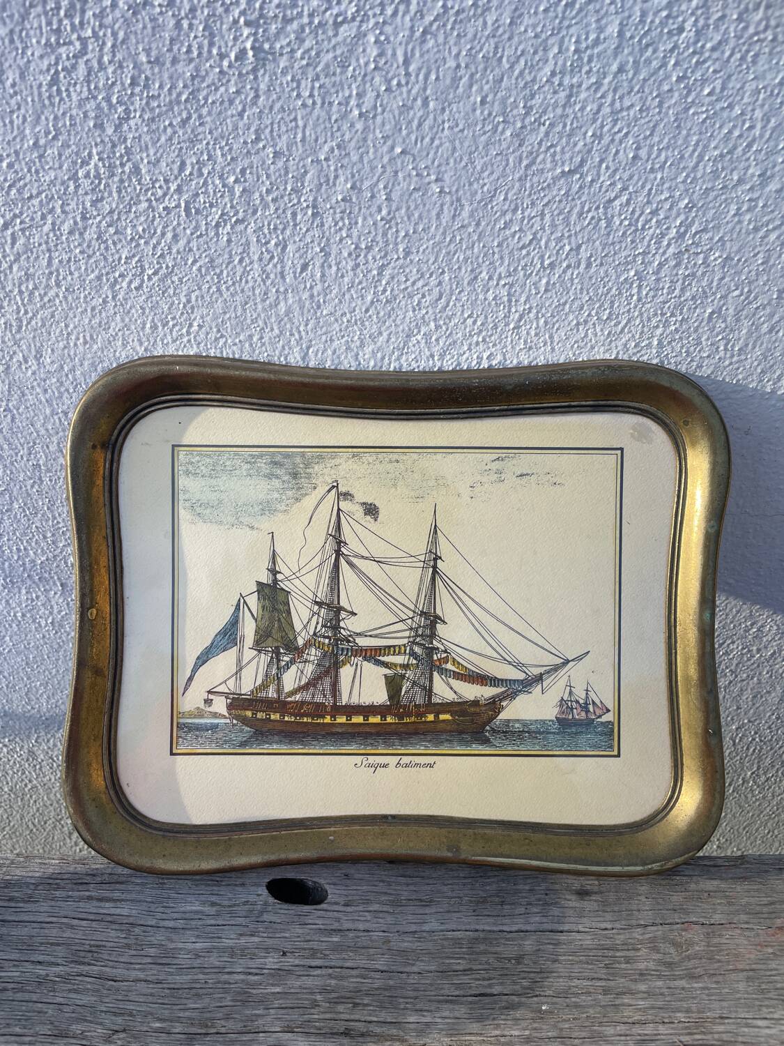 Cadre métal doré et bateau