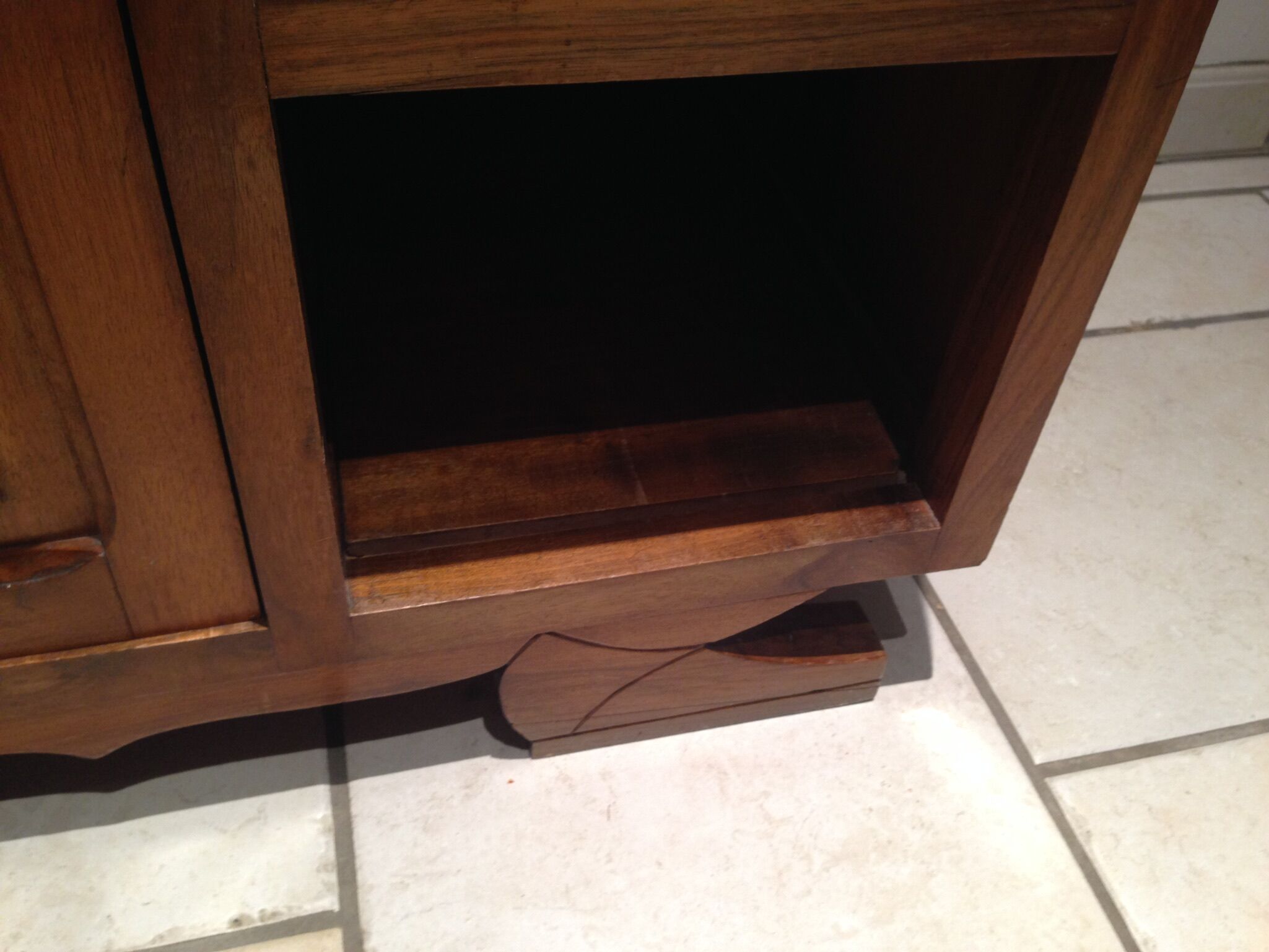 Entrance art deco furniture