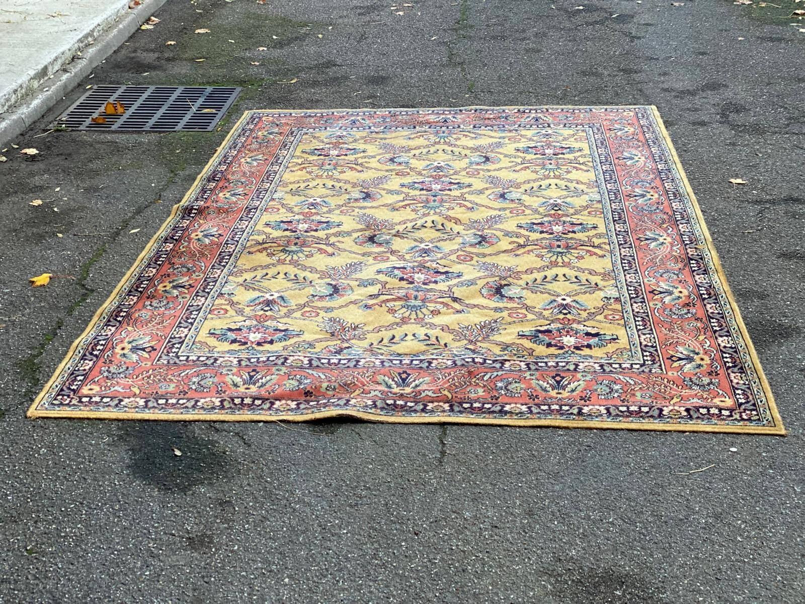Persian rug in burgundy yellow wool, 200x300cm
