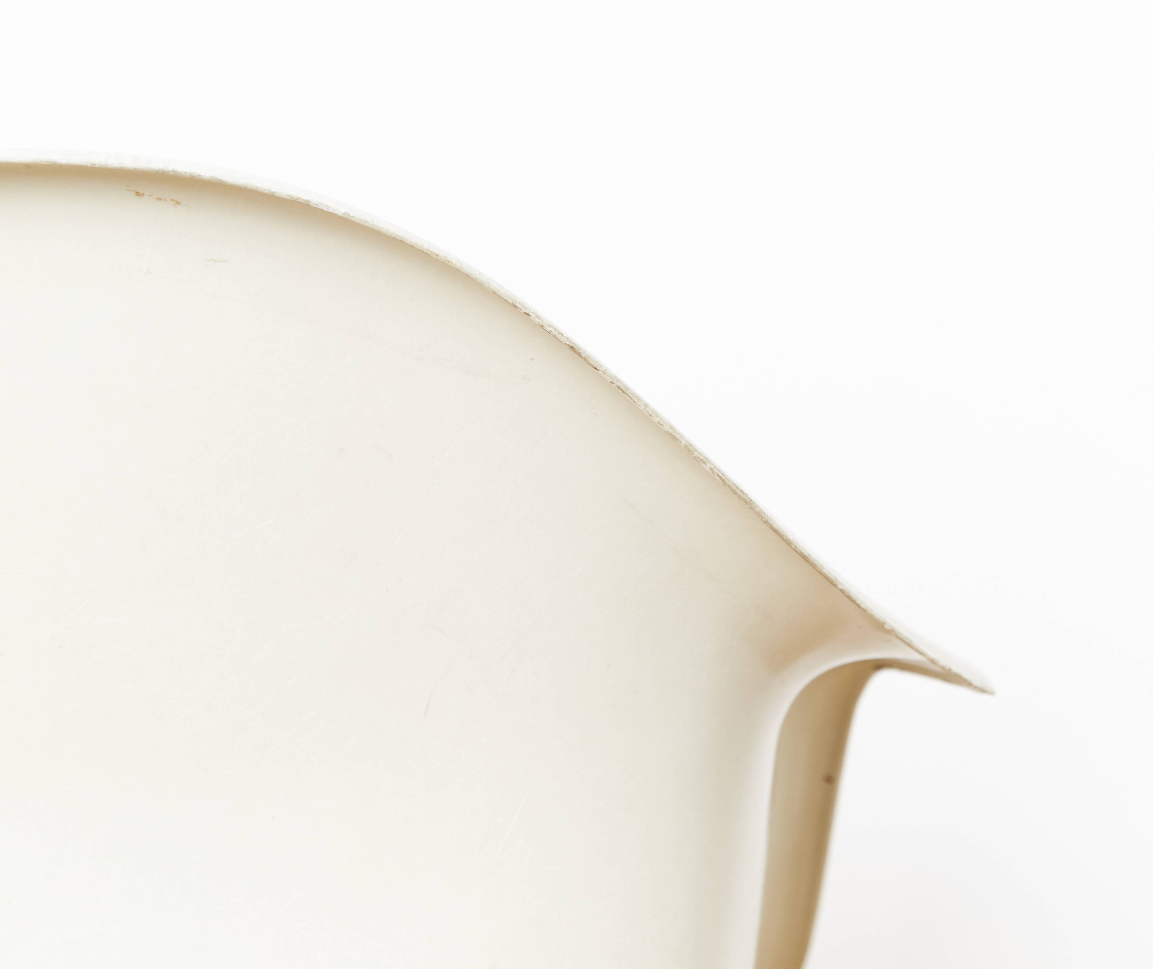 Off-White La Fonda Fiberglas Chair by Charles & Ray Eames for Herman Miller