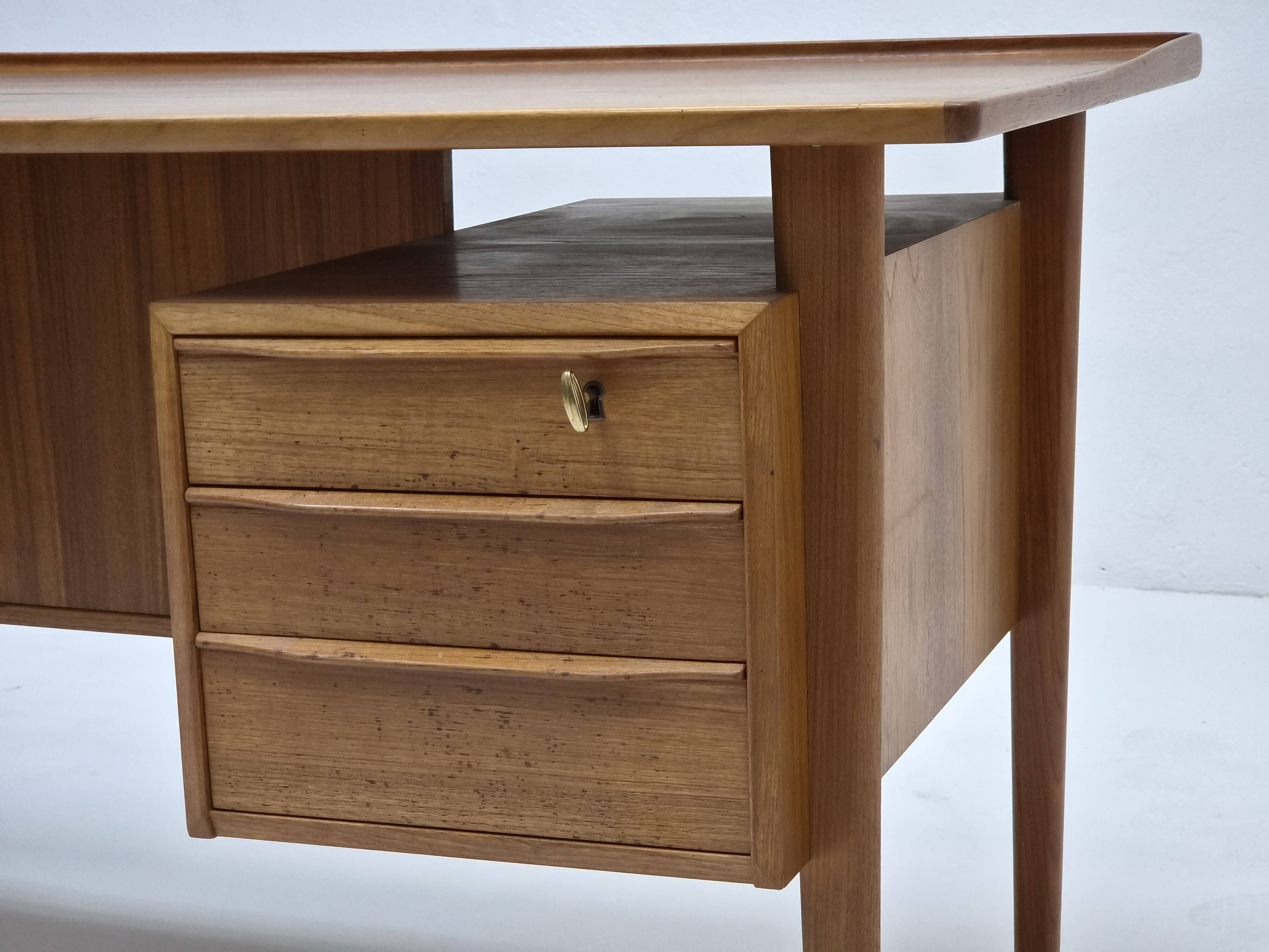 Bureau d'écriture vintage danois en teck par Peter Løvig Nielsen pour Løvig, années 1960