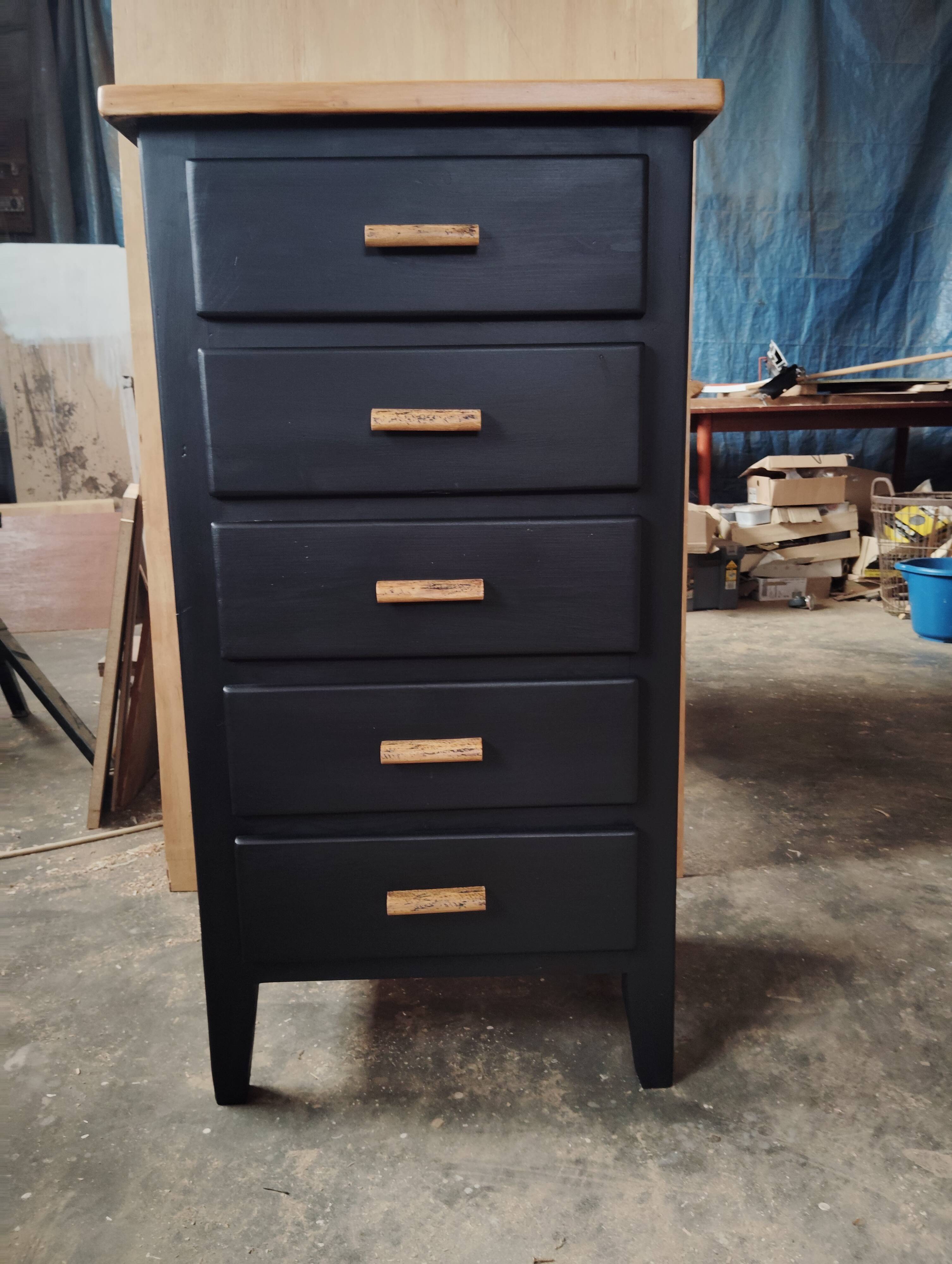 5-drawer chest of drawers with compass feet