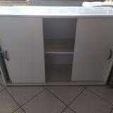 Storage cabinet with sliding doors
