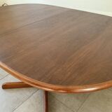 Table extensible danoise ovale en teck, années 60