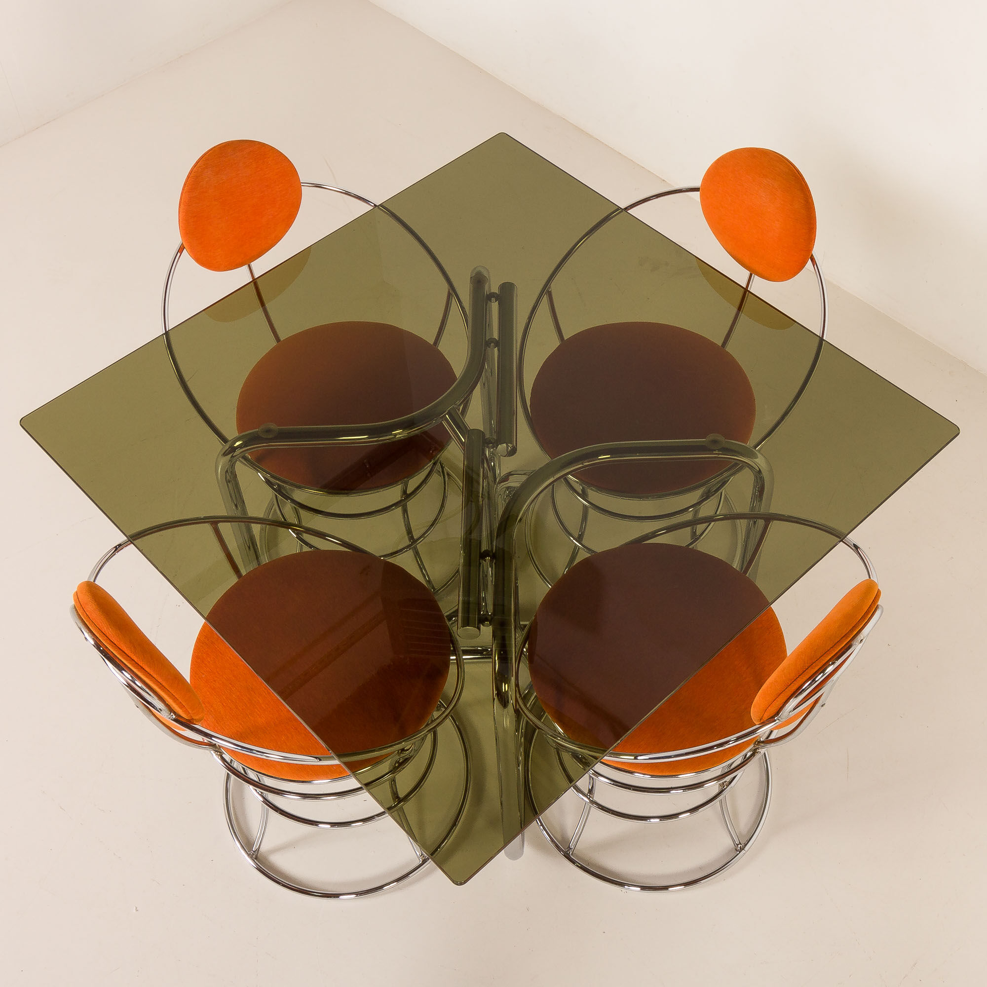 Table à manger space age italienne avec 4 chaises attribuées à Giotto Stoppino, années 1970.