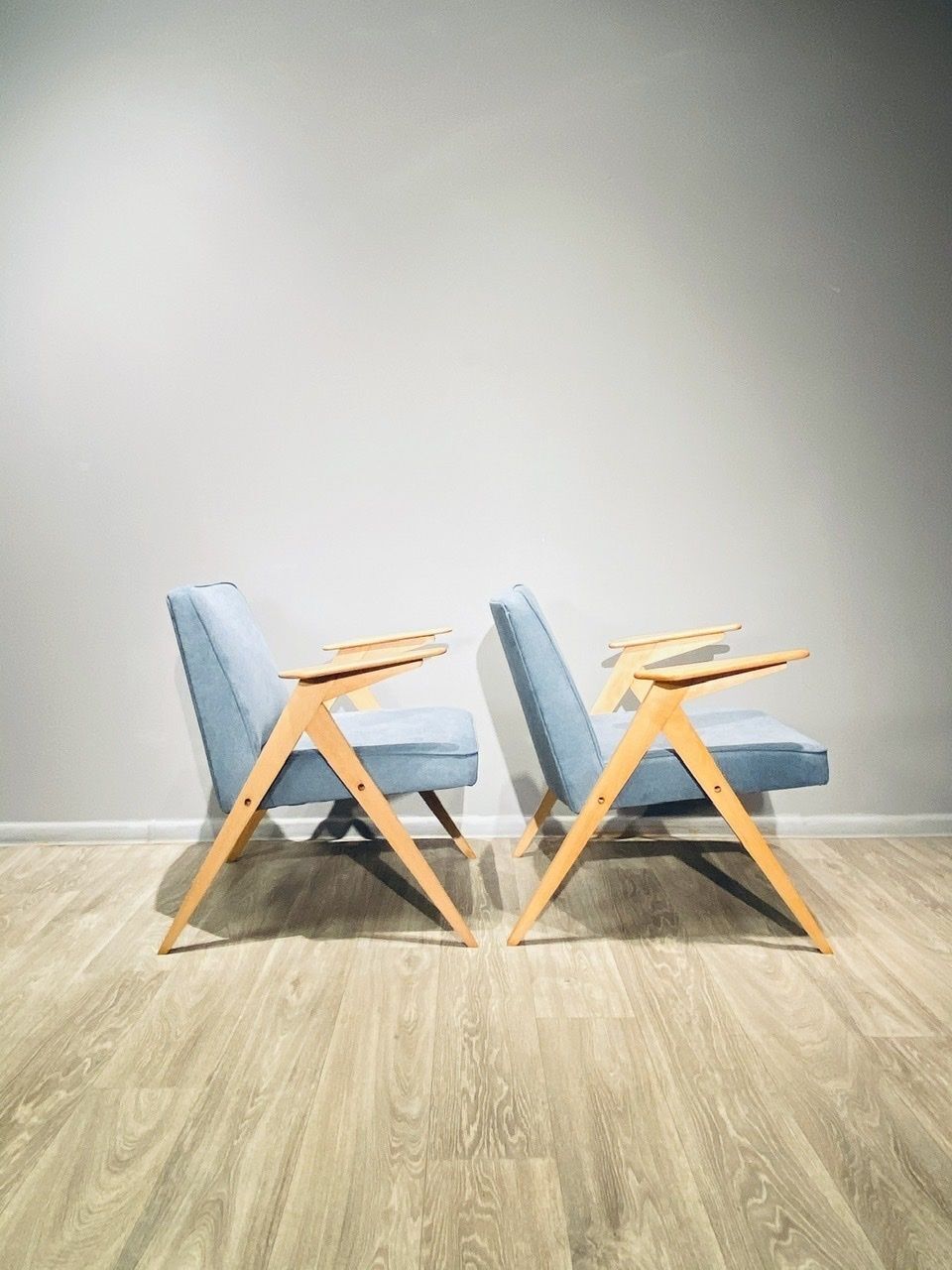 Paire de fauteuils par J. Chierowski 1960