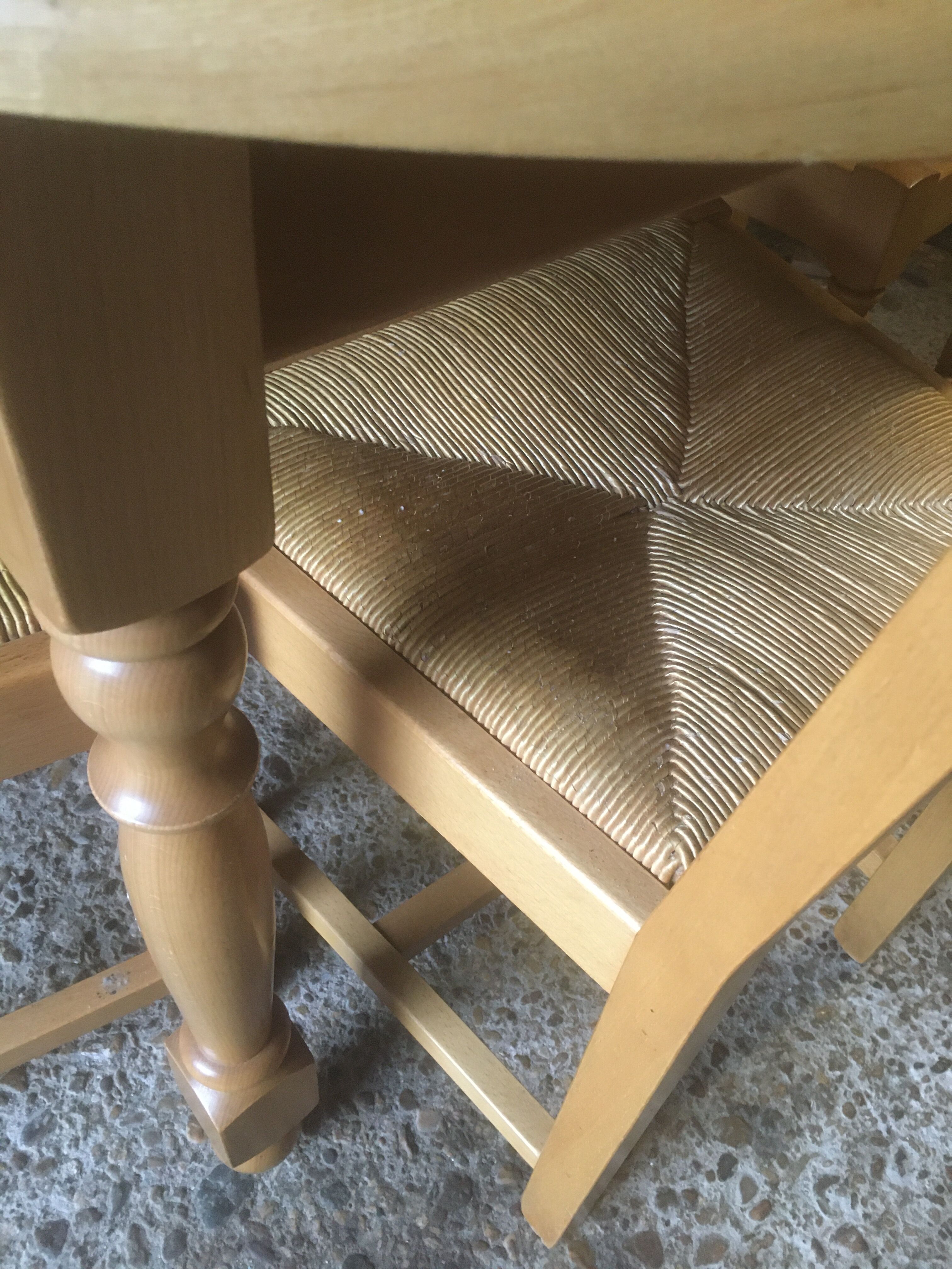 Round table & 4 rush-seated chairs in oak and beech