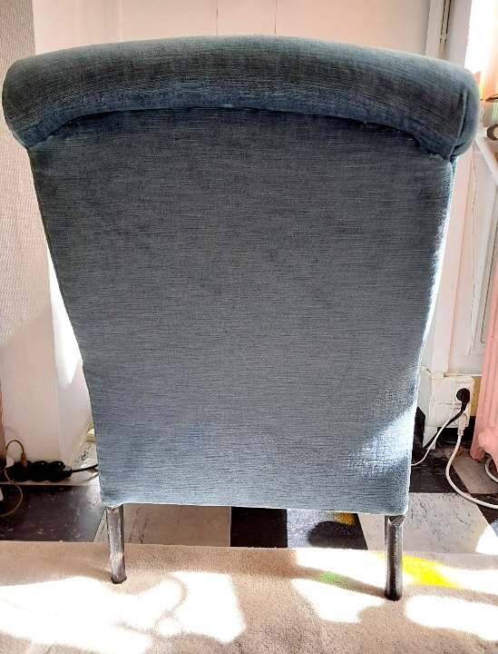 Fauteuil chauffeuse Napoléon 3 en velours bleu