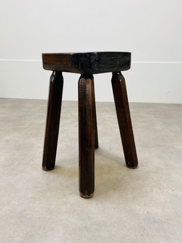 Tabouret brutaliste en bois massif style chalet