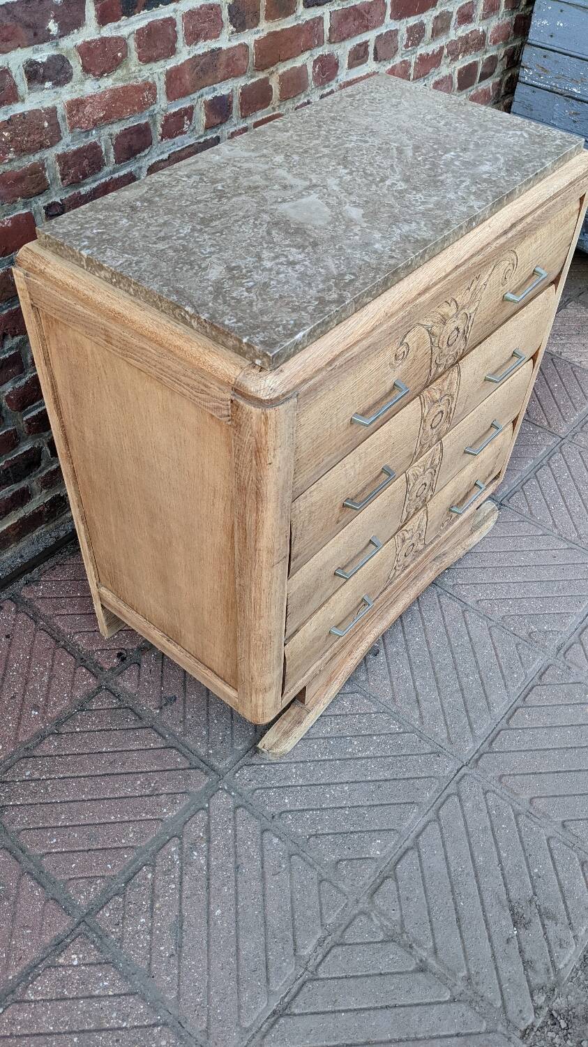 Art deco chest of drawers