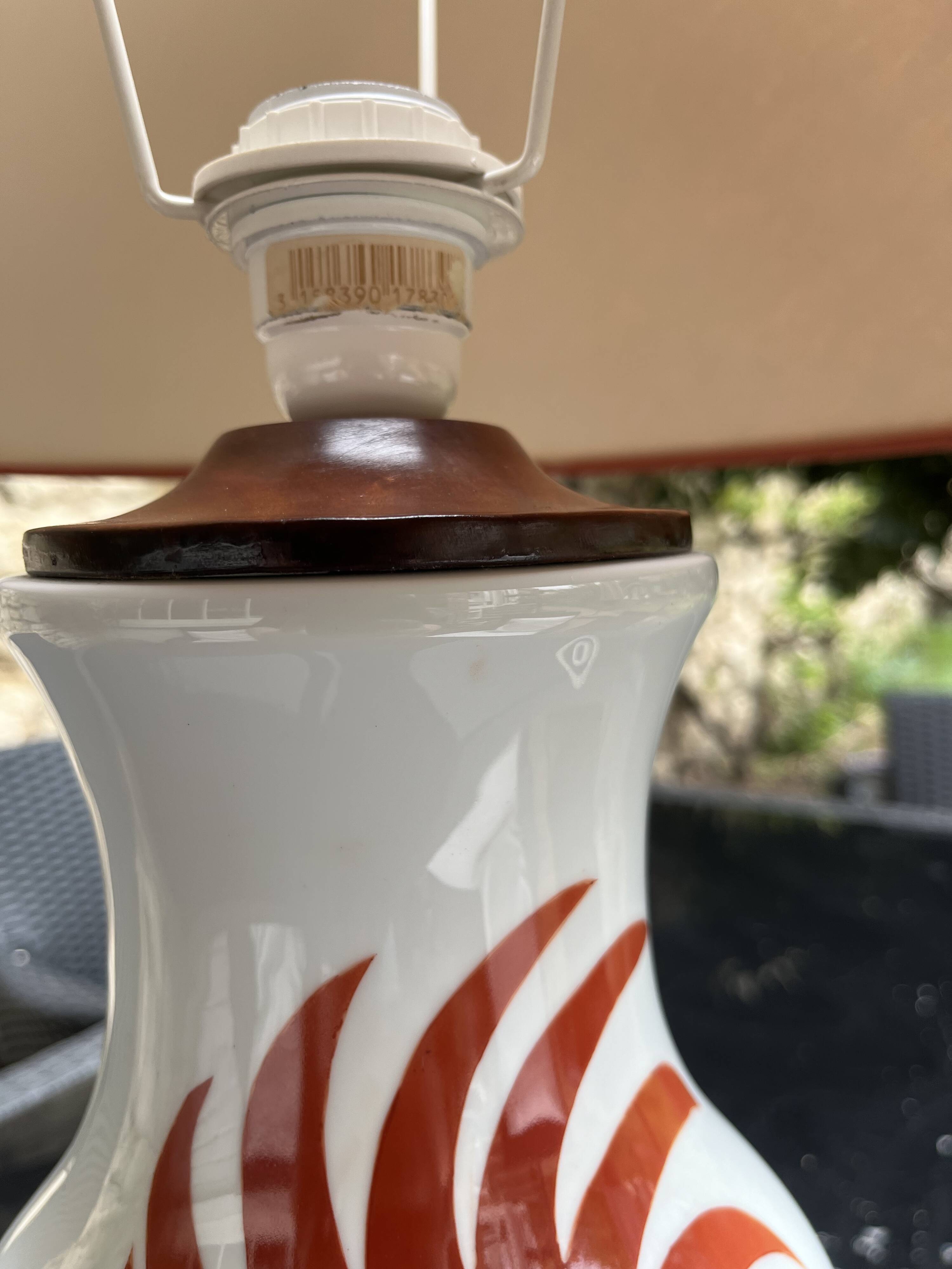 Porcelain table lamp