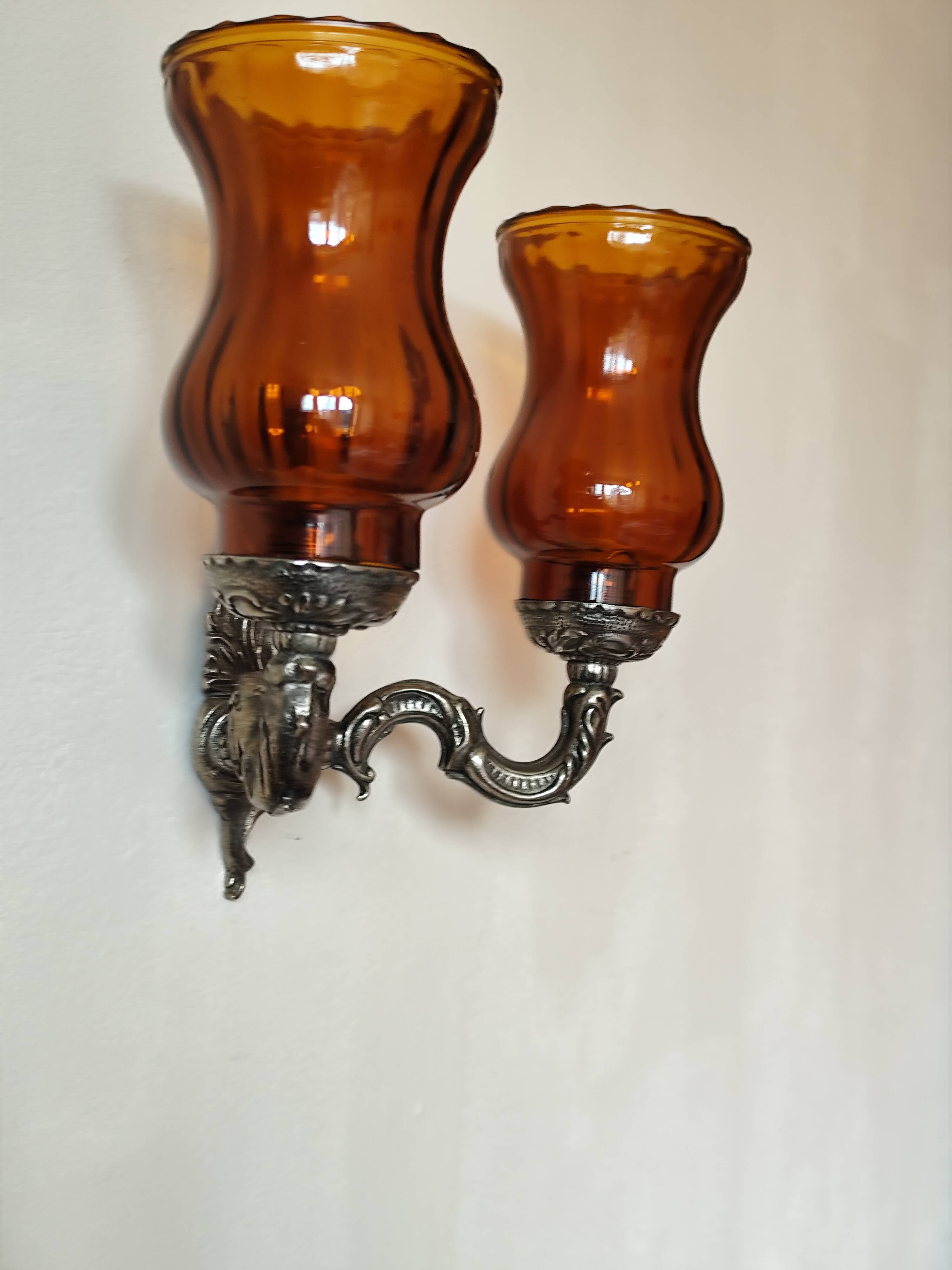Silver-colored chiseled metal wall light, 2 lights with orange glass tulip