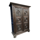 Antique Louis XIII armoire in solid walnut with carved doors