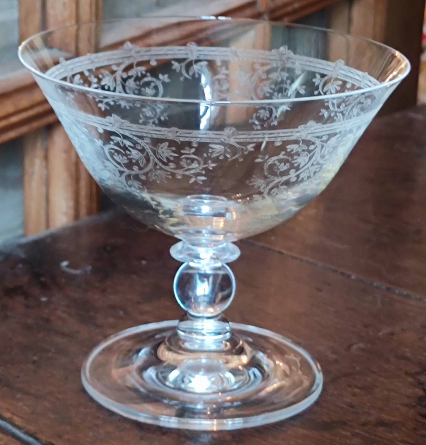 Anciennes coupes à champagne XL décor ciselé