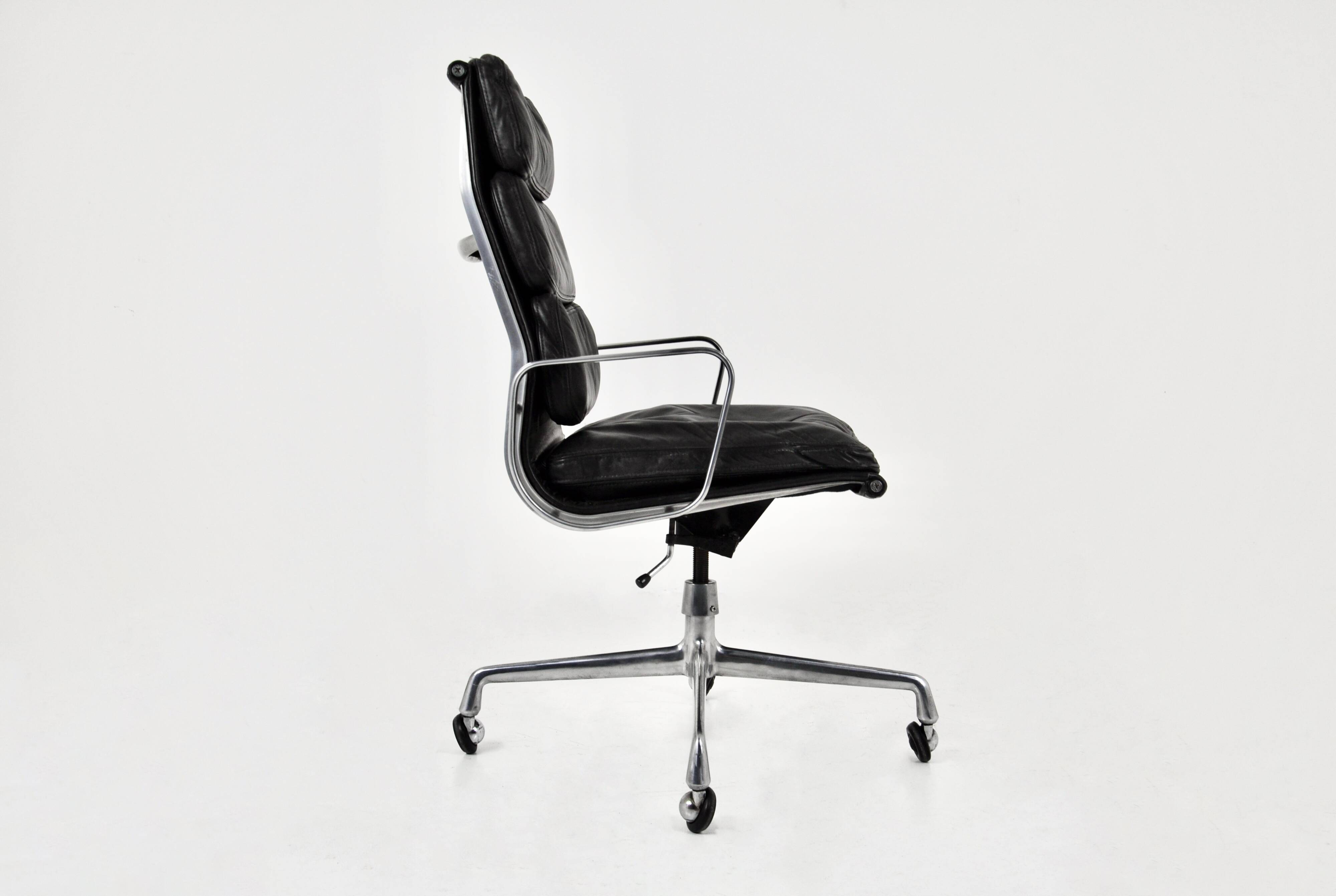 Chaise de bureau Ea 216 Soft Pad par Charles & Ray Eames pour Herman Miller, 1970s