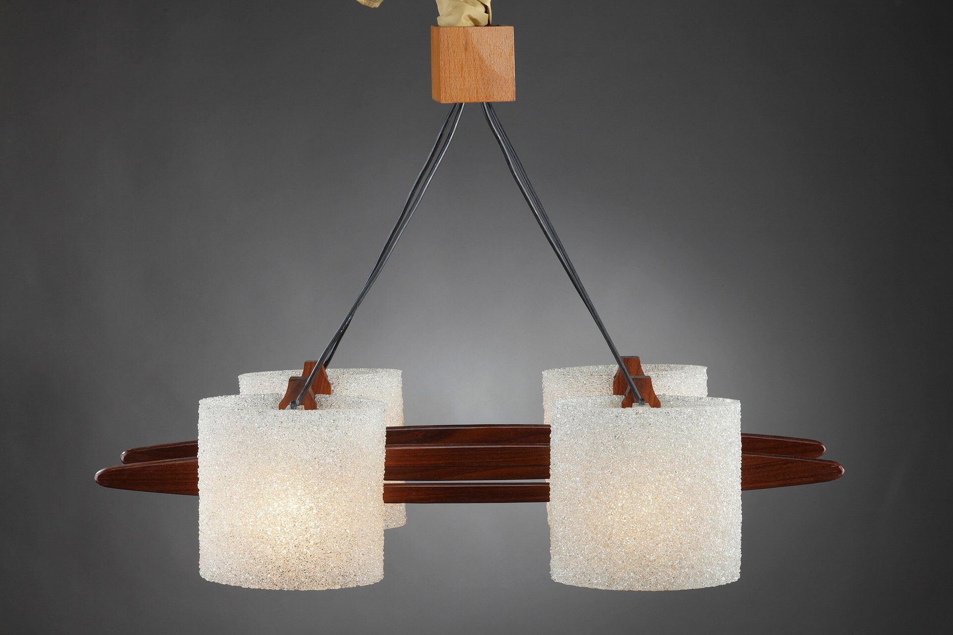 Suspension scandinave en teck et perplex granité