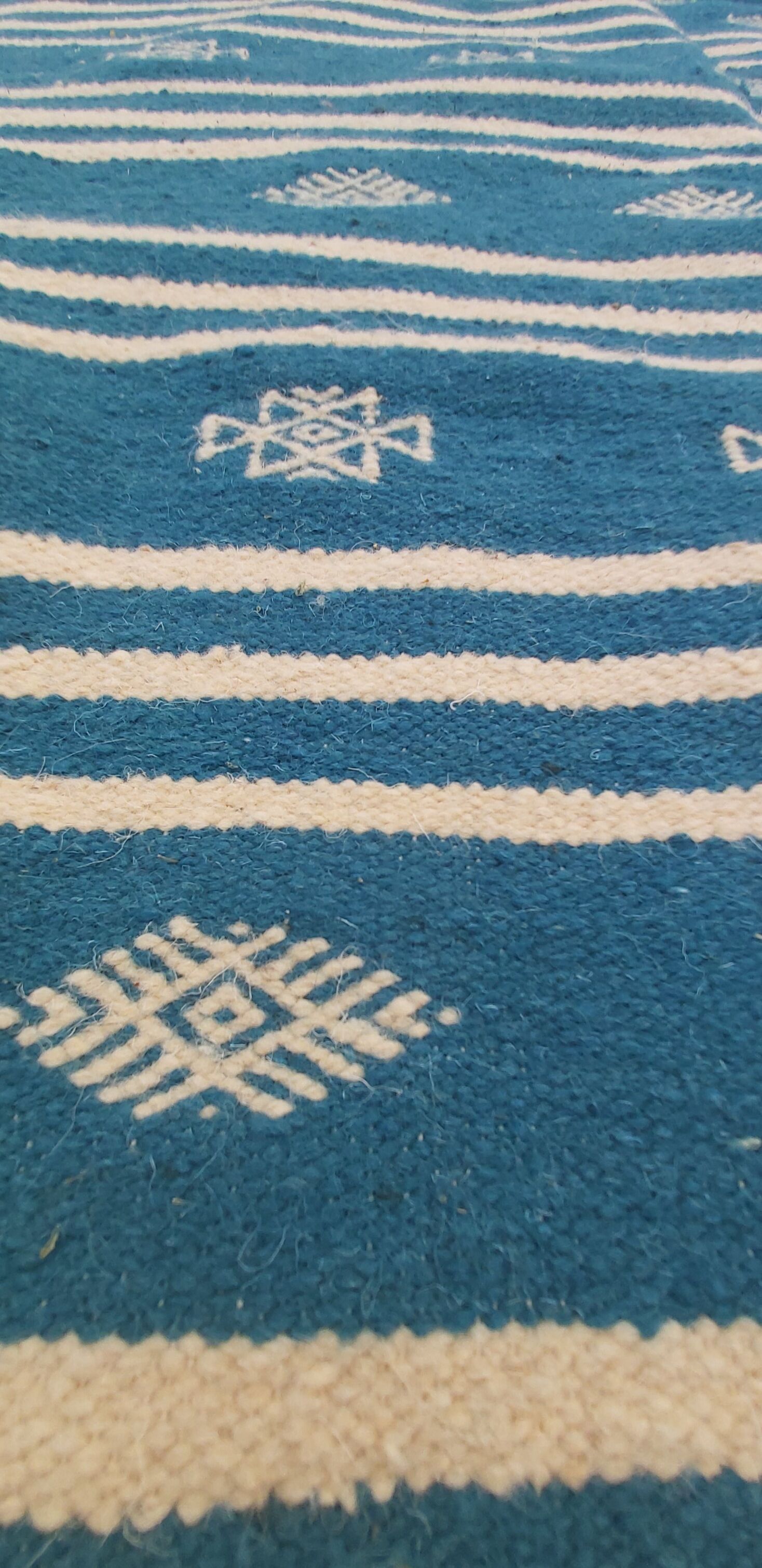 Tapis kilim traditionnel bleu et blanc fait main en pure laine - 195x115cm