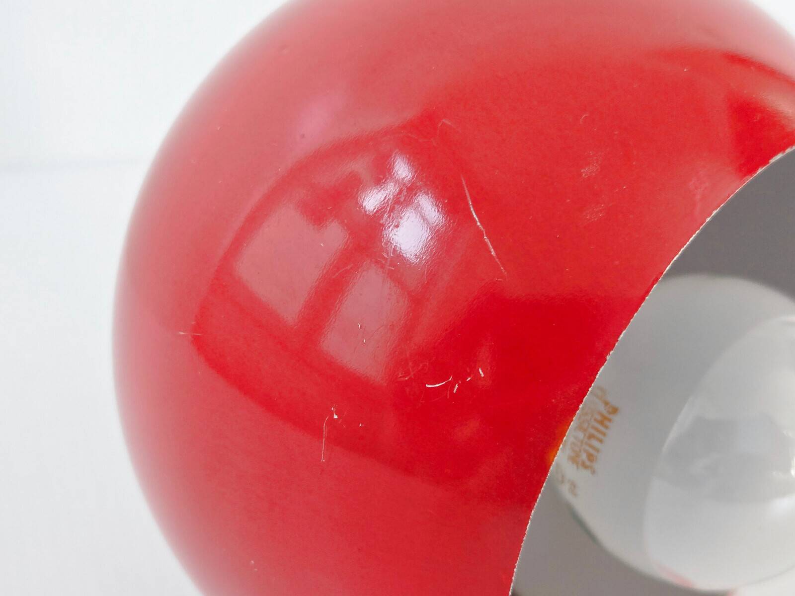 Lampe Space Age en tôle laquée rouge dans le goût de Magistretti, 1960